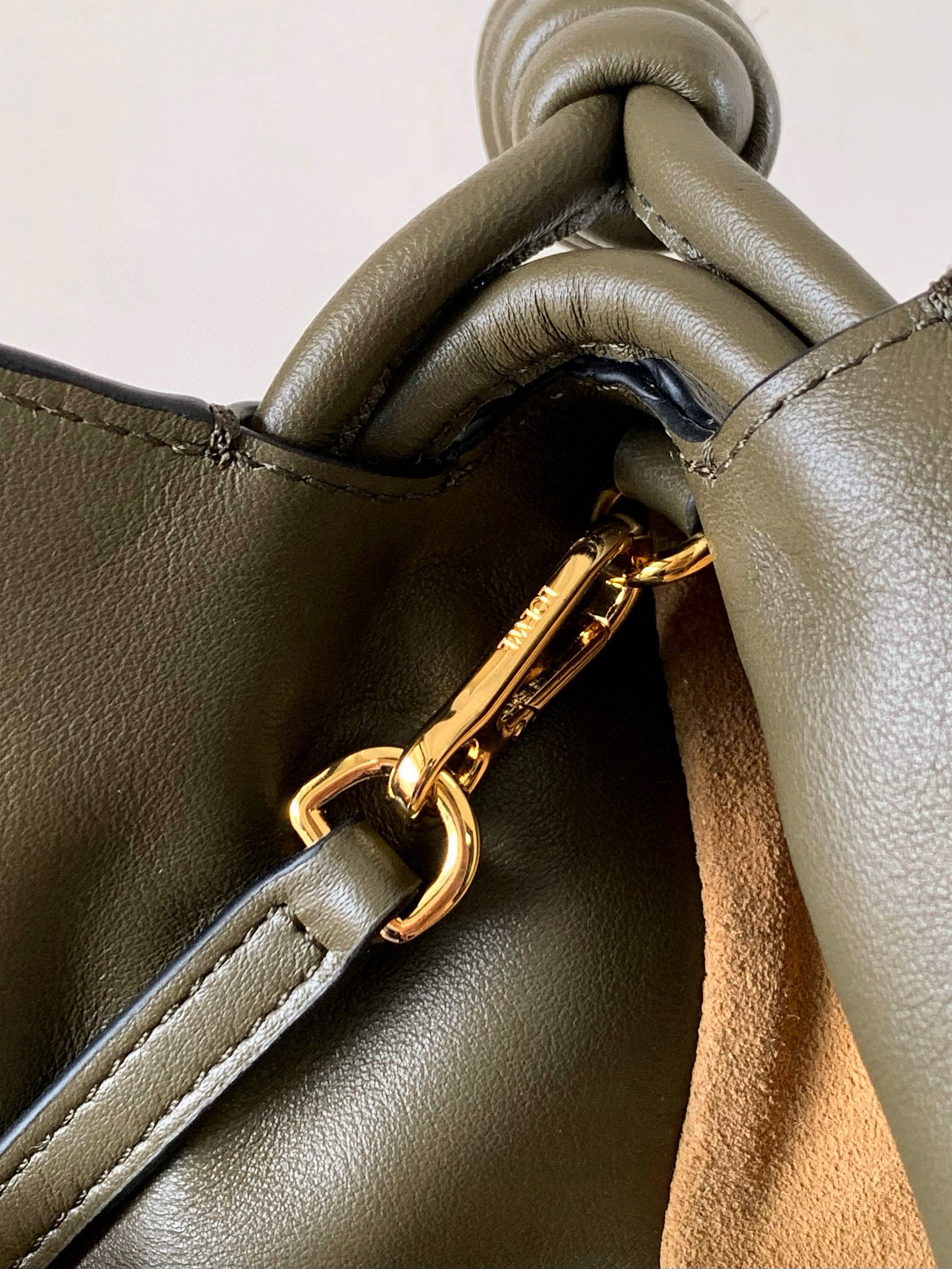 Loewe 新版本福袋迷你23CM 新款纳帕牛皮革Flamenco手拿包福袋 采用拉绳收紧