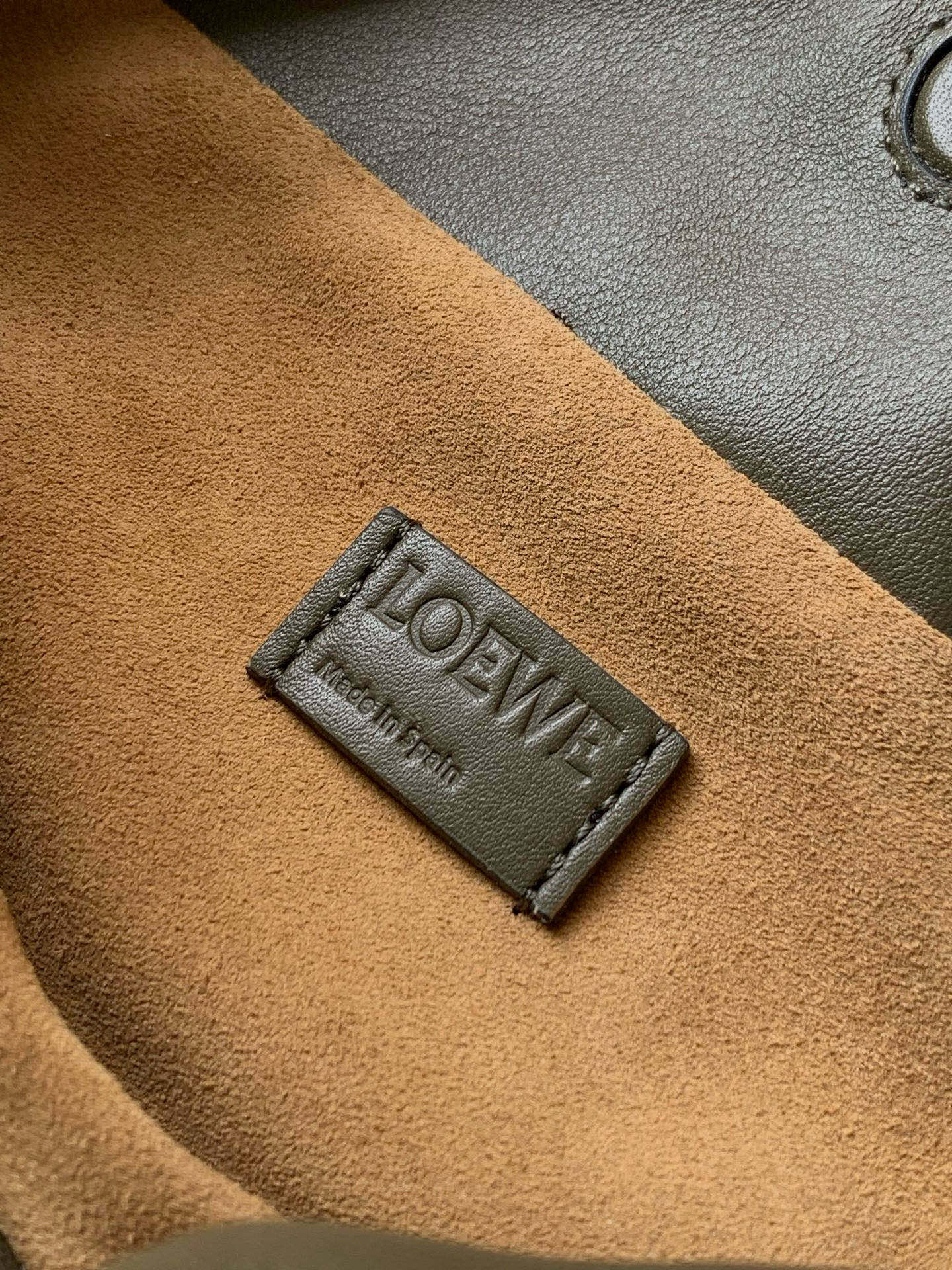 Loewe 新版本福袋迷你23CM 新款纳帕牛皮革Flamenco手拿包福袋 采用拉绳收紧