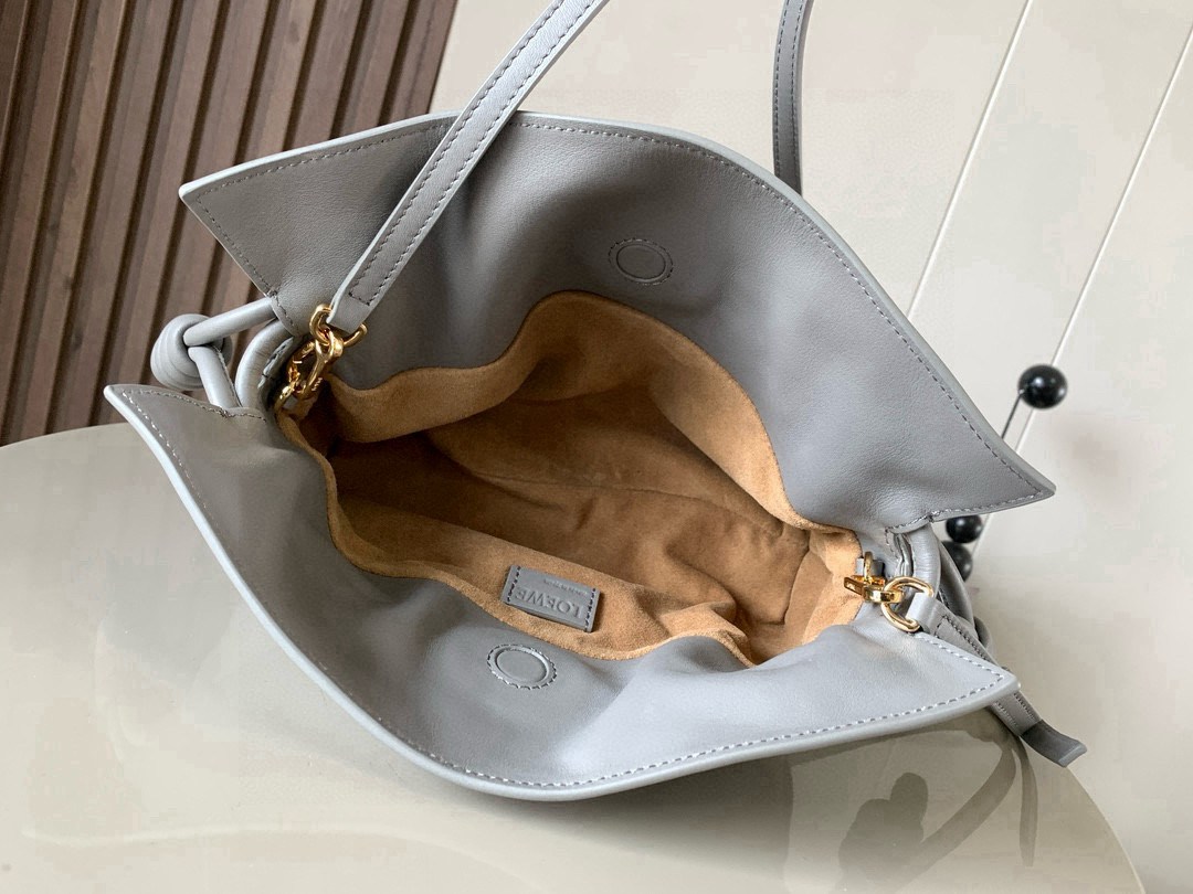 Loewe 新版本福袋迷你23CM 新款纳帕牛皮革Flamenco手拿包福袋 采用拉绳收紧