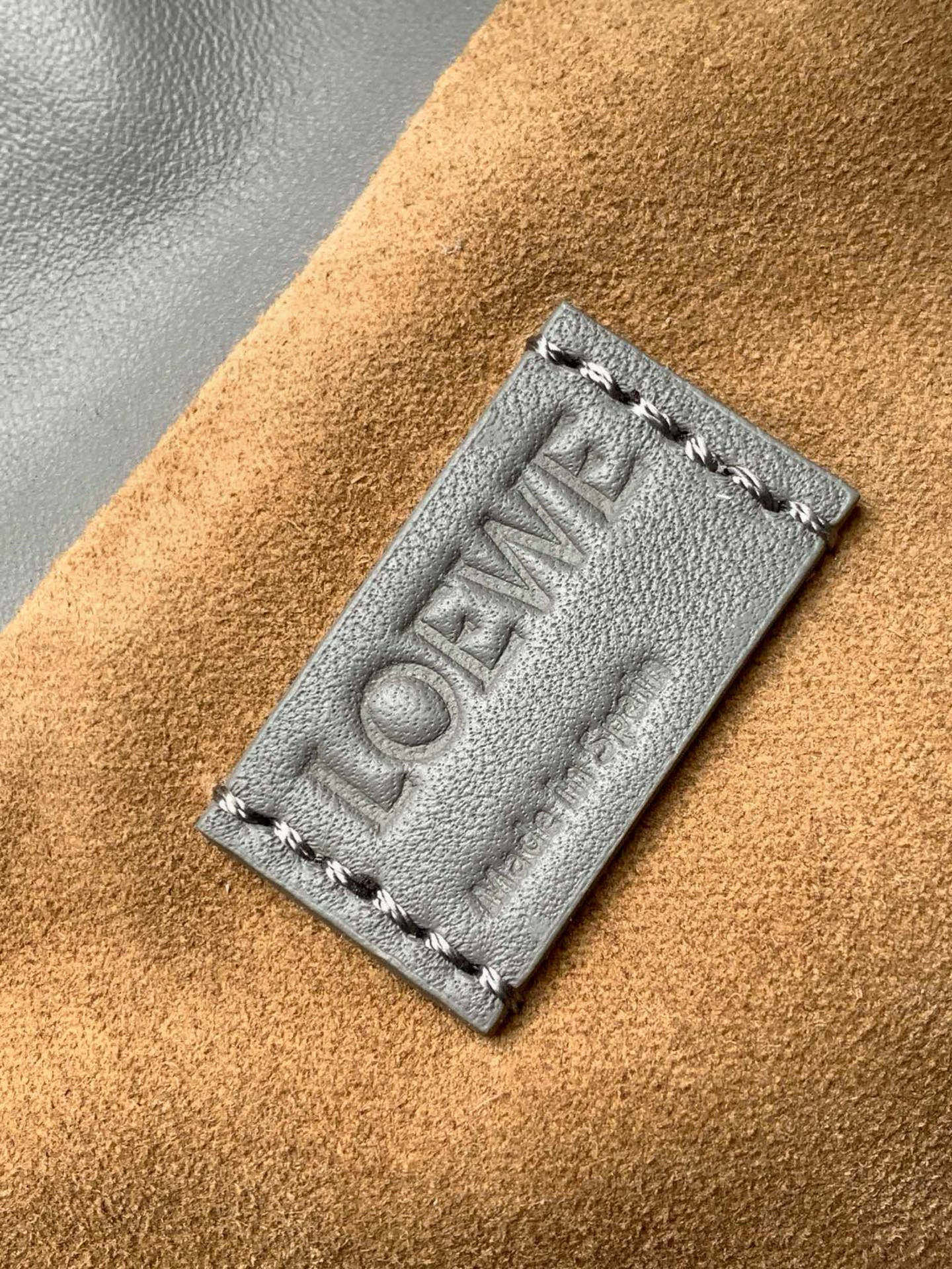 Loewe 新版本福袋迷你23CM 新款纳帕牛皮革Flamenco手拿包福袋 采用拉绳收紧