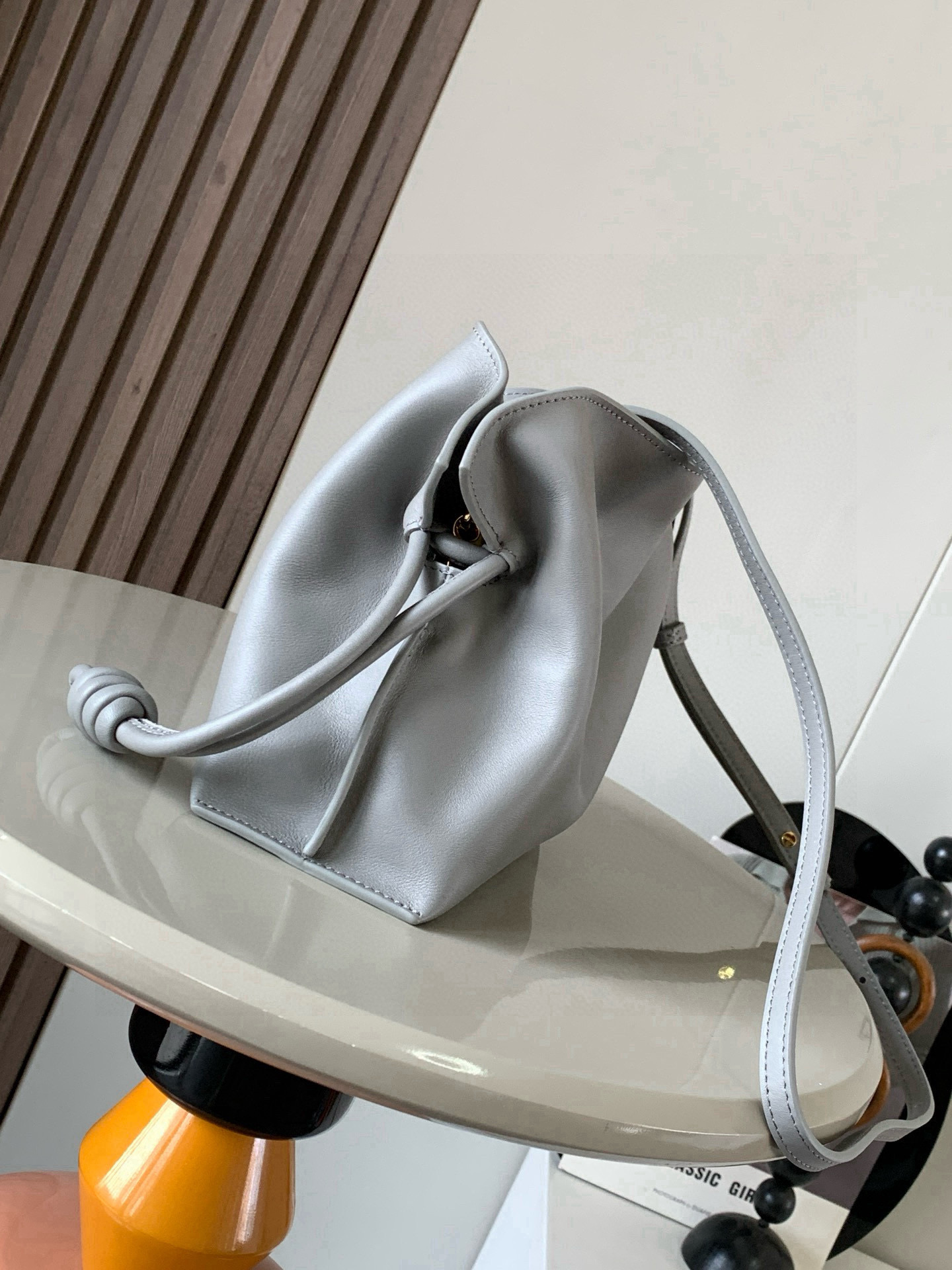 Loewe 新版本福袋迷你23CM 新款纳帕牛皮革Flamenco手拿包福袋 采用拉绳收紧