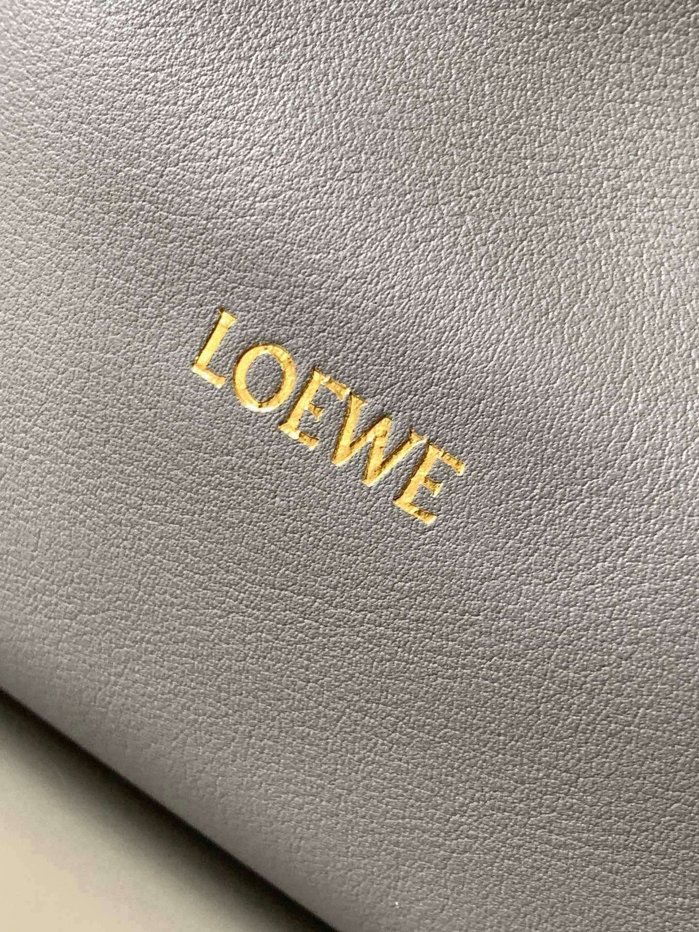 Loewe 新版本福袋迷你23CM 新款纳帕牛皮革Flamenco手拿包福袋 采用拉绳收紧