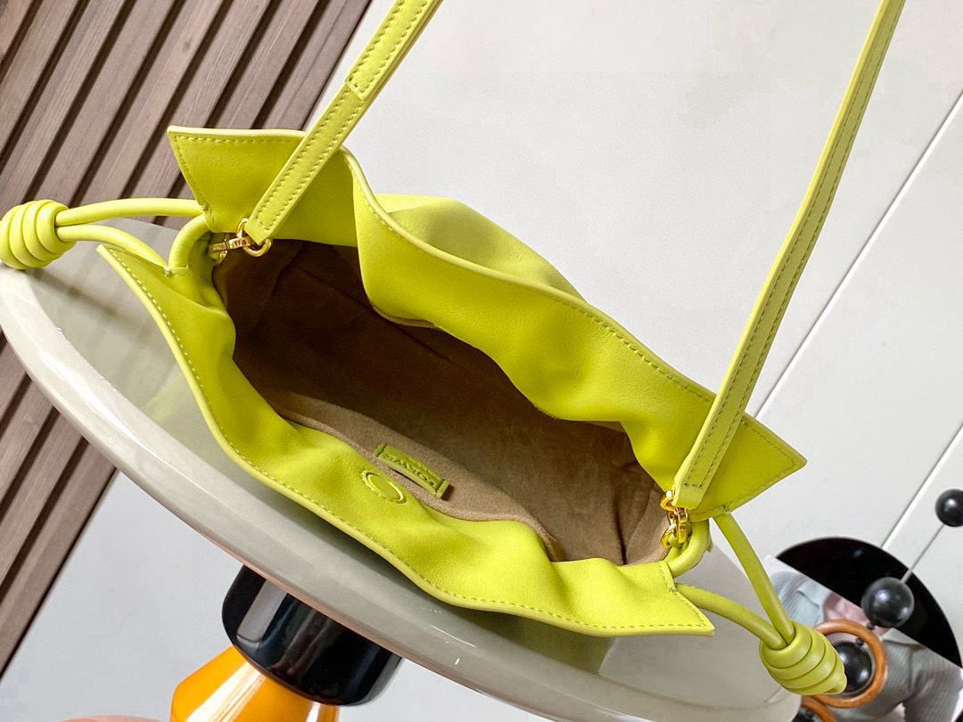 Loewe 新版本福袋迷你23CM 新款纳帕牛皮革Flamenco手拿包福袋 采用拉绳收紧