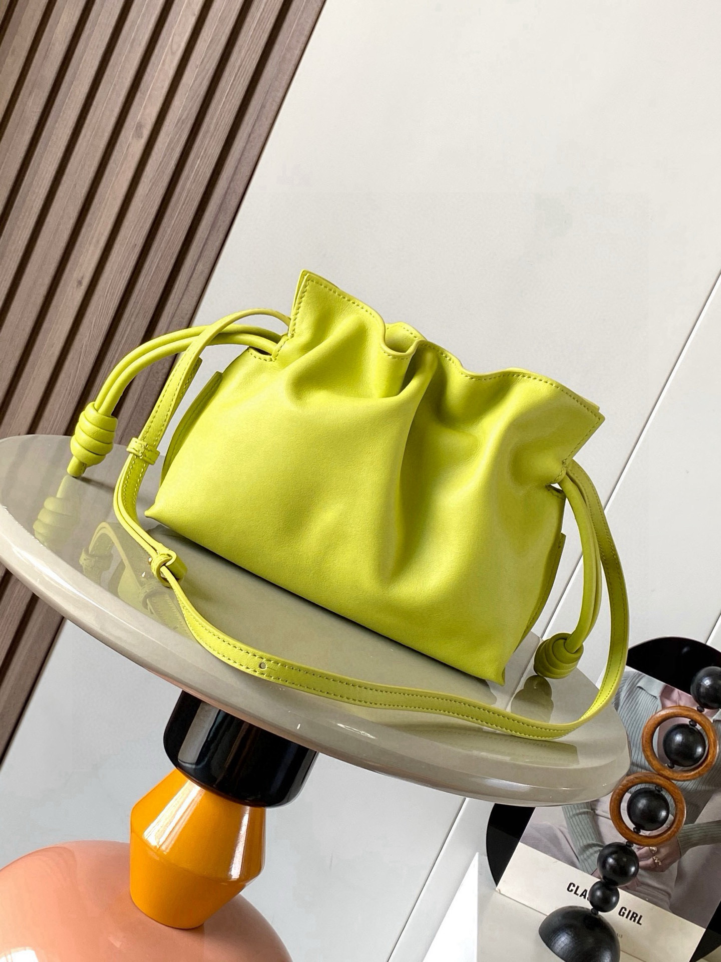 Loewe 新版本福袋迷你23CM 新款纳帕牛皮革Flamenco手拿包福袋 采用拉绳收紧