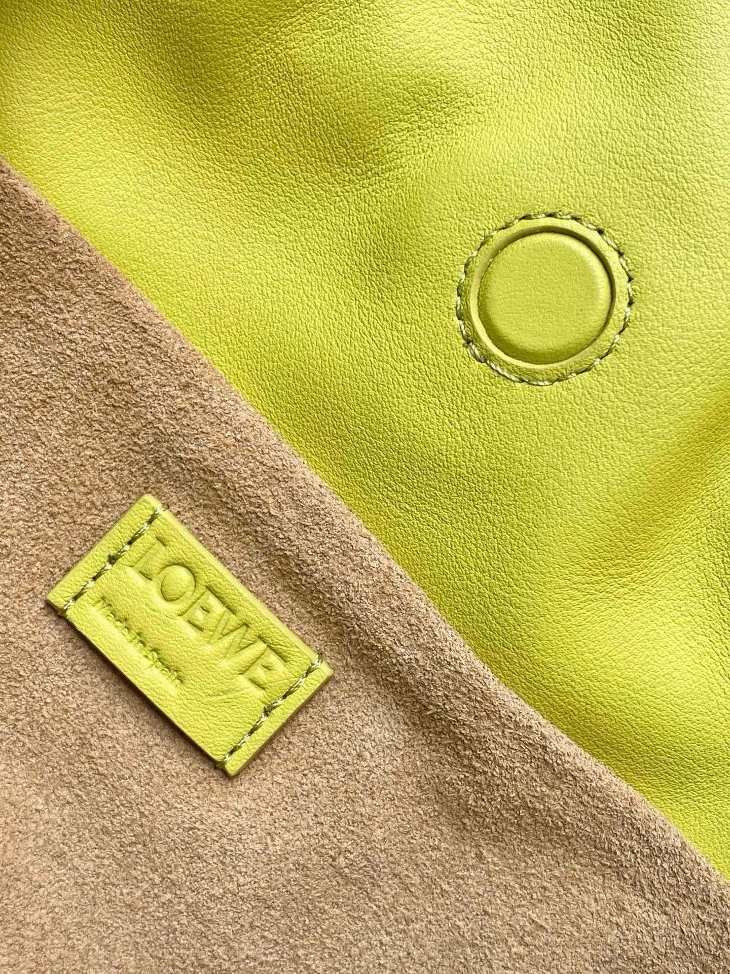 Loewe 新版本福袋迷你23CM 新款纳帕牛皮革Flamenco手拿包福袋 采用拉绳收紧