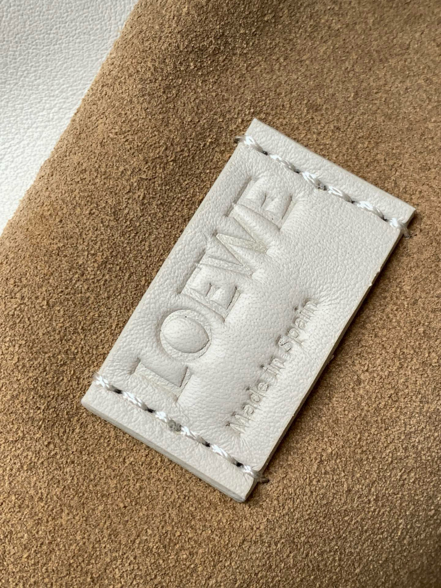 Loewe 新版本福袋迷你23CM 新款纳帕牛皮革Flamenco手拿包福袋 采用拉绳收紧