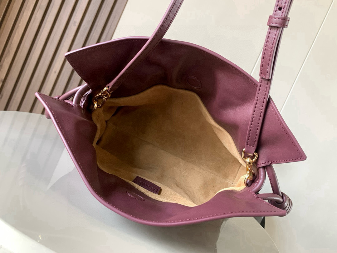 Loewe 新版本福袋迷你23CM 新款纳帕牛皮革Flamenco手拿包福袋 采用拉绳收紧