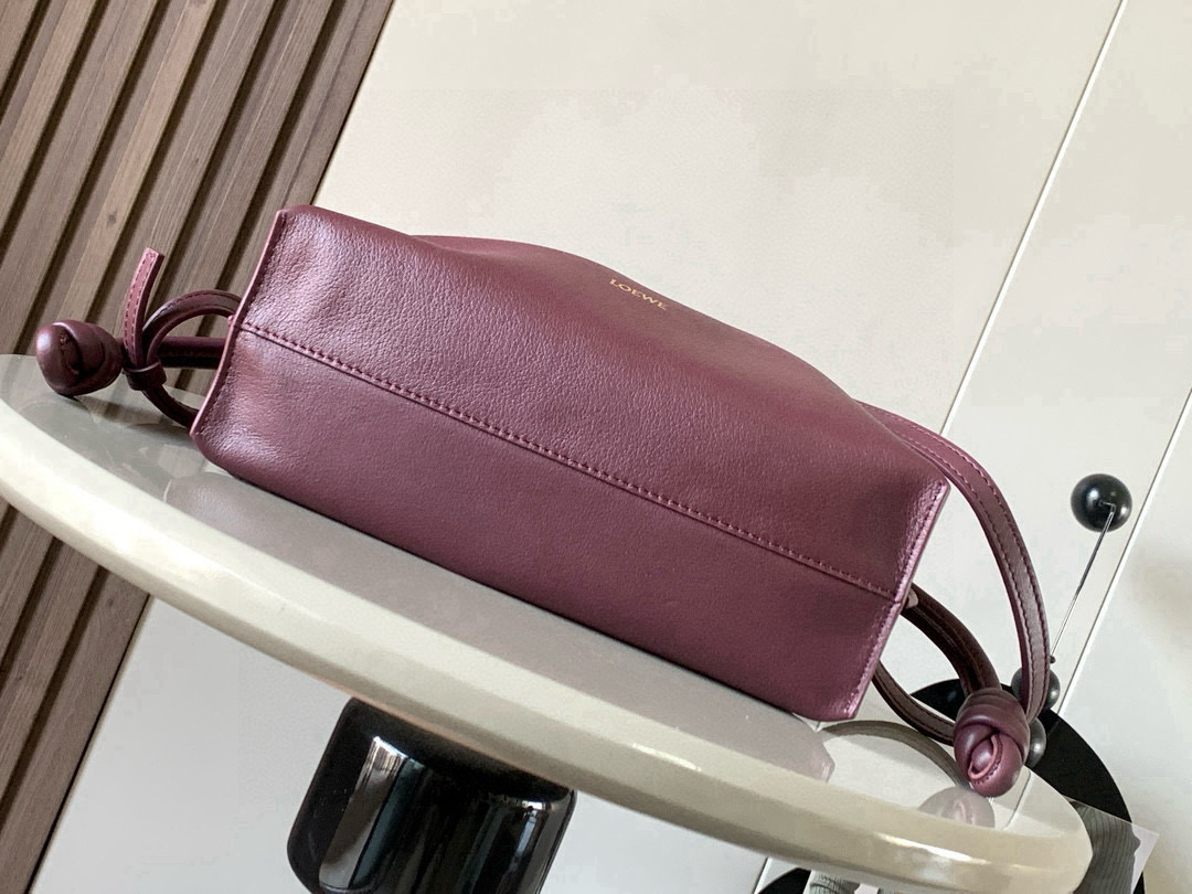 Loewe 新版本福袋迷你23CM 新款纳帕牛皮革Flamenco手拿包福袋 采用拉绳收紧