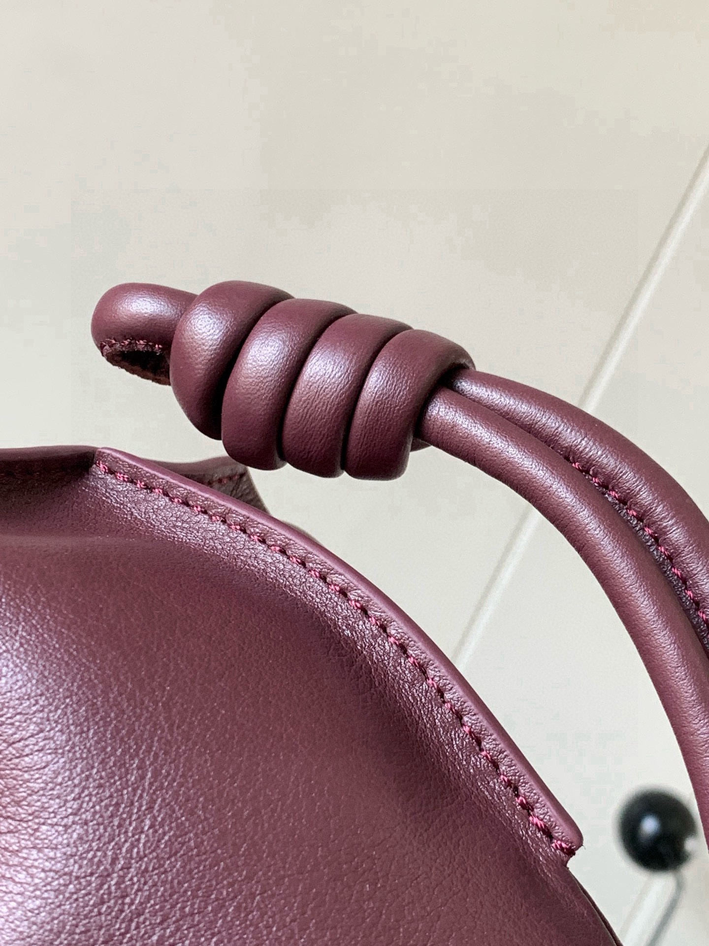 Loewe 新版本福袋迷你23CM 新款纳帕牛皮革Flamenco手拿包福袋 采用拉绳收紧