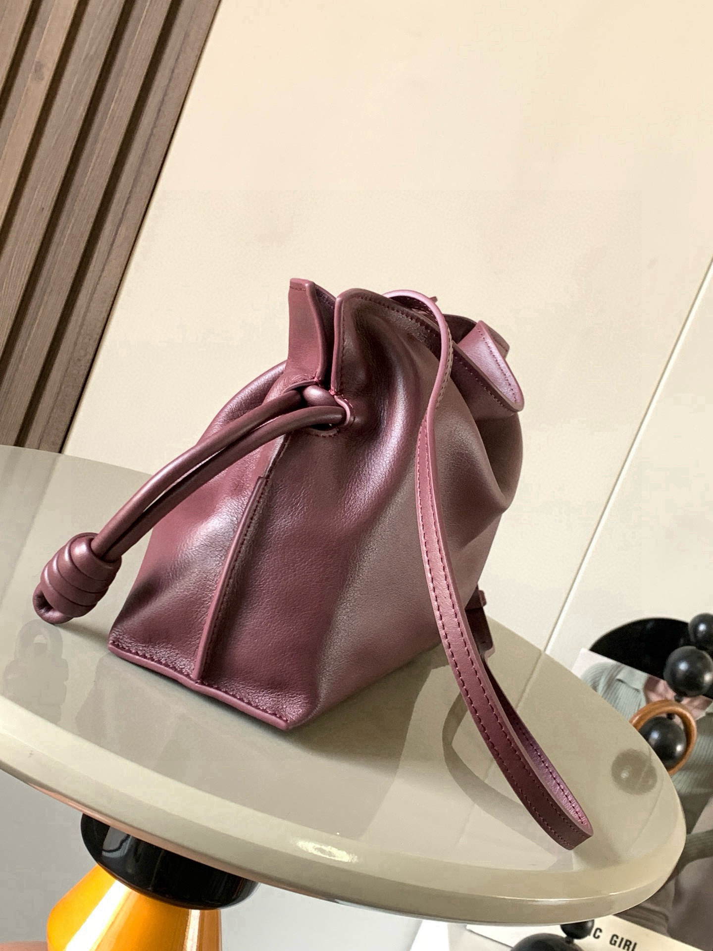 Loewe 新版本福袋迷你23CM 新款纳帕牛皮革Flamenco手拿包福袋 采用拉绳收紧