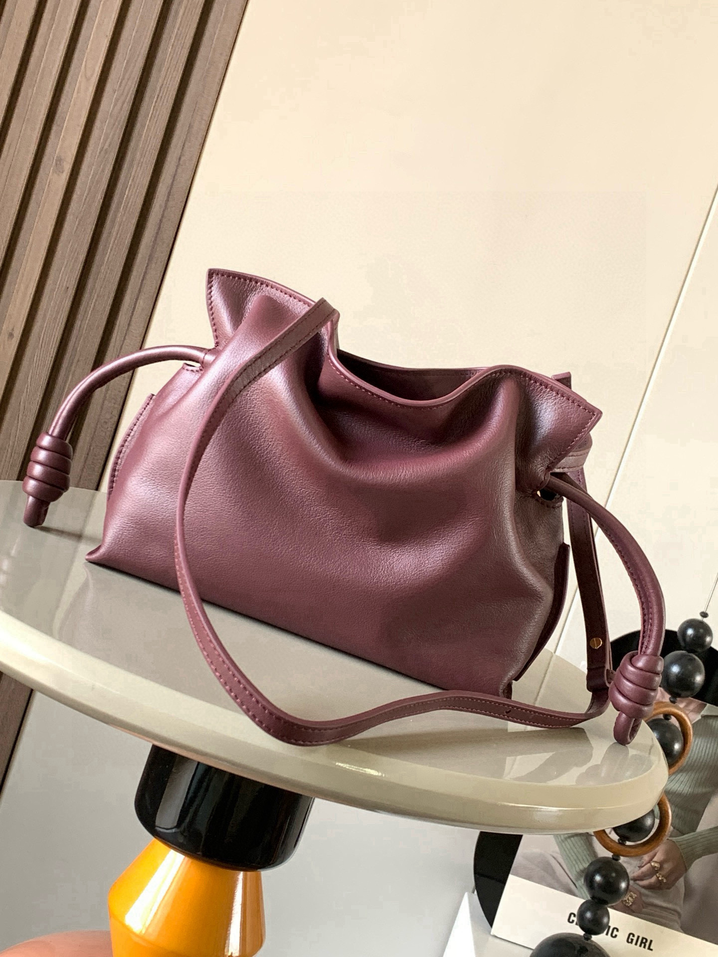 Loewe 新版本福袋迷你23CM 新款纳帕牛皮革Flamenco手拿包福袋 采用拉绳收紧