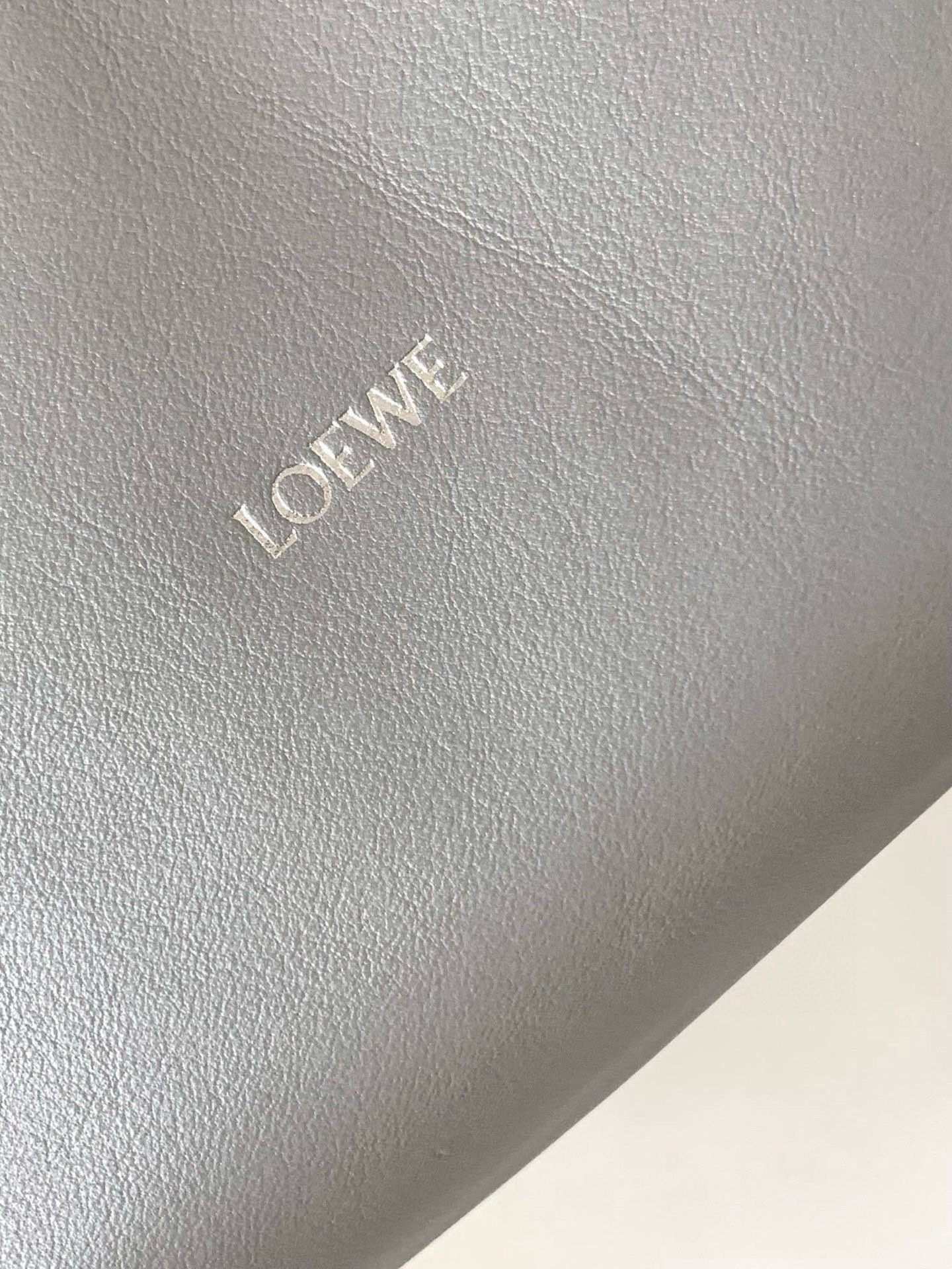 Loewe 新版本福袋迷你23CM 新款纳帕牛皮革Flamenco手拿包福袋 采用拉绳收紧