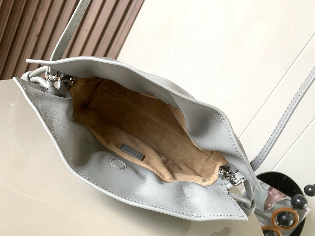 Loewe 新版本福袋迷你23CM 新款纳帕牛皮革Flamenco手拿包福袋 采用拉绳收紧
