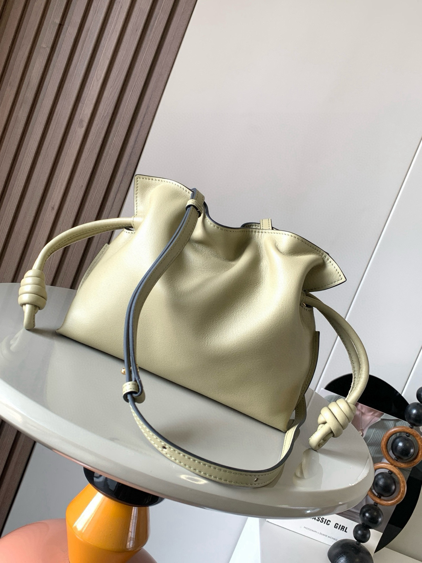 Loewe 新版本福袋迷你23CM 新款纳帕牛皮革Flamenco手拿包福袋 采用拉绳收紧