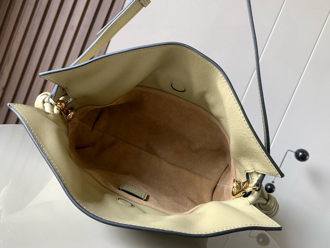 Loewe 新版本福袋迷你23CM 新款纳帕牛皮革Flamenco手拿包福袋 采用拉绳收紧