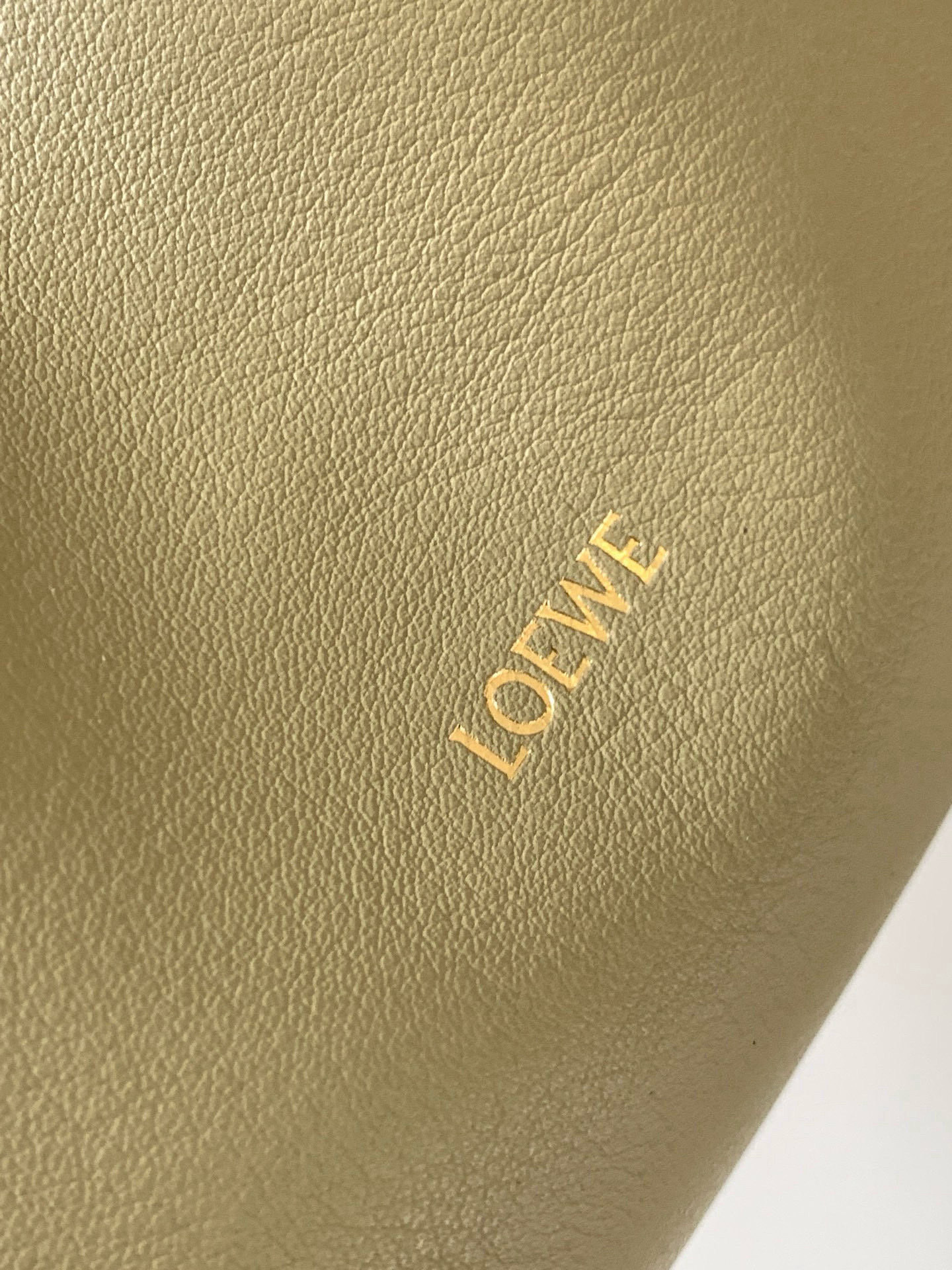 Loewe 新版本福袋迷你23CM 新款纳帕牛皮革Flamenco手拿包福袋 采用拉绳收紧