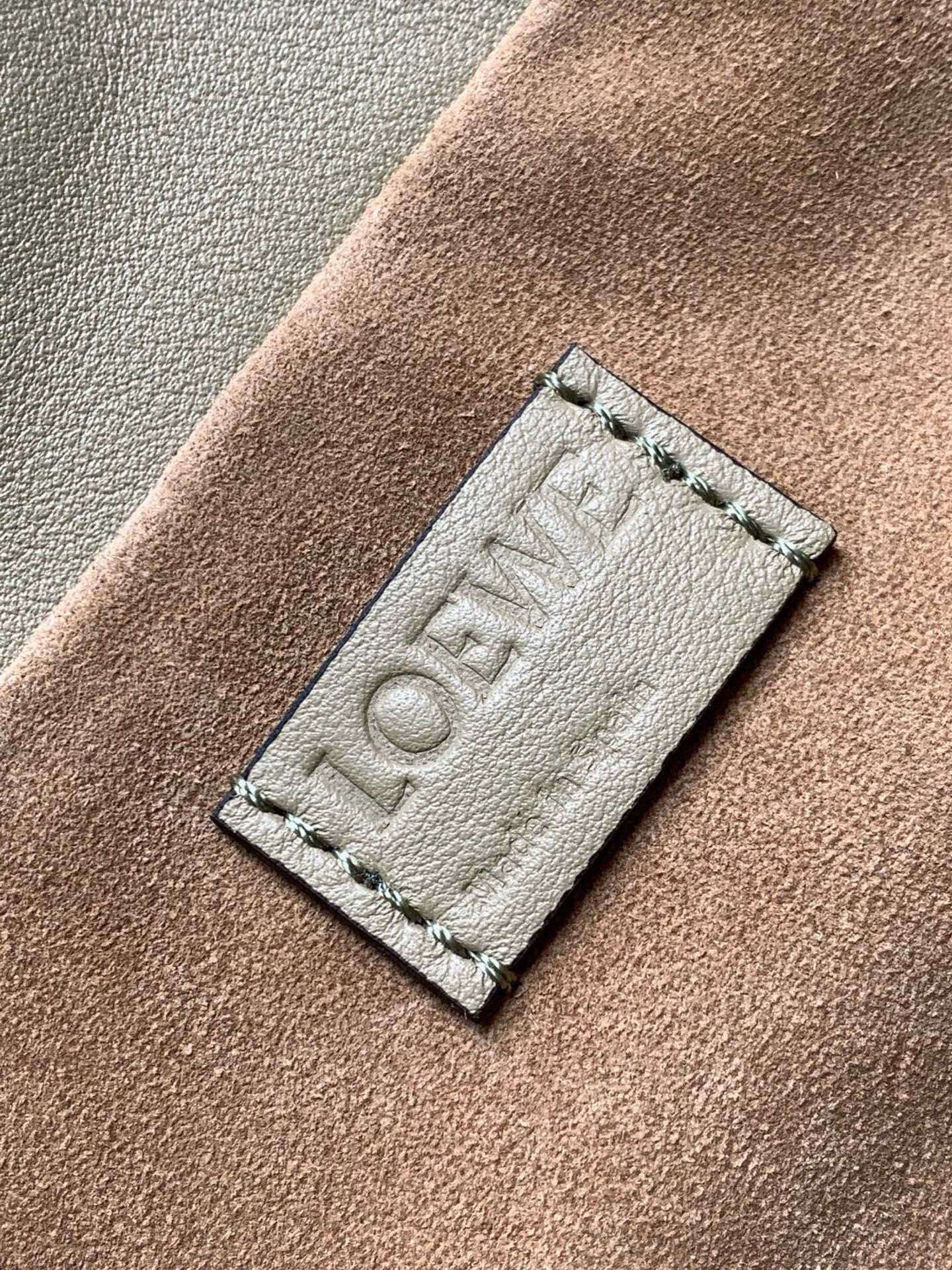 Loewe 新版本福袋迷你23CM 新款纳帕牛皮革Flamenco手拿包福袋 采用拉绳收紧