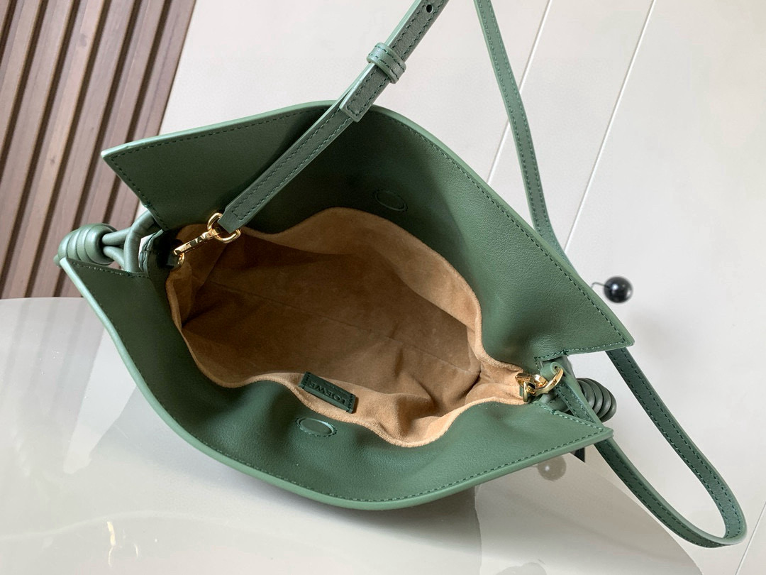 Loewe 新版本福袋迷你23CM 新款纳帕牛皮革Flamenco手拿包福袋 采用拉绳收紧