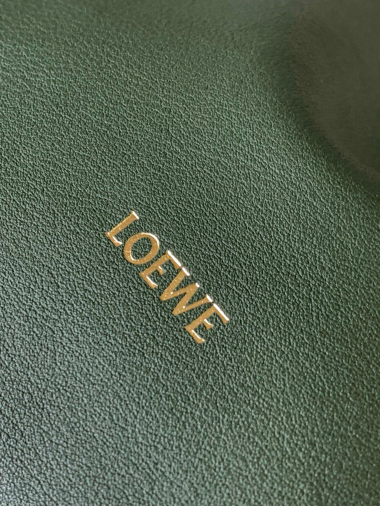 Loewe 新版本福袋迷你23CM 新款纳帕牛皮革Flamenco手拿包福袋 采用拉绳收紧