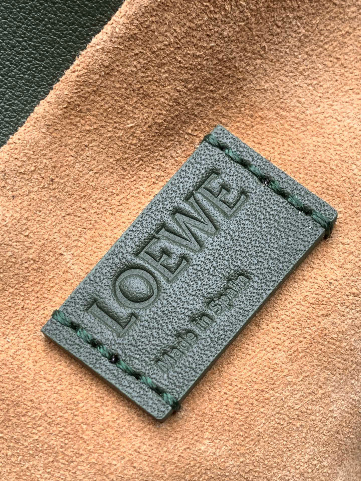 Loewe 新版本福袋迷你23CM 新款纳帕牛皮革Flamenco手拿包福袋 采用拉绳收紧