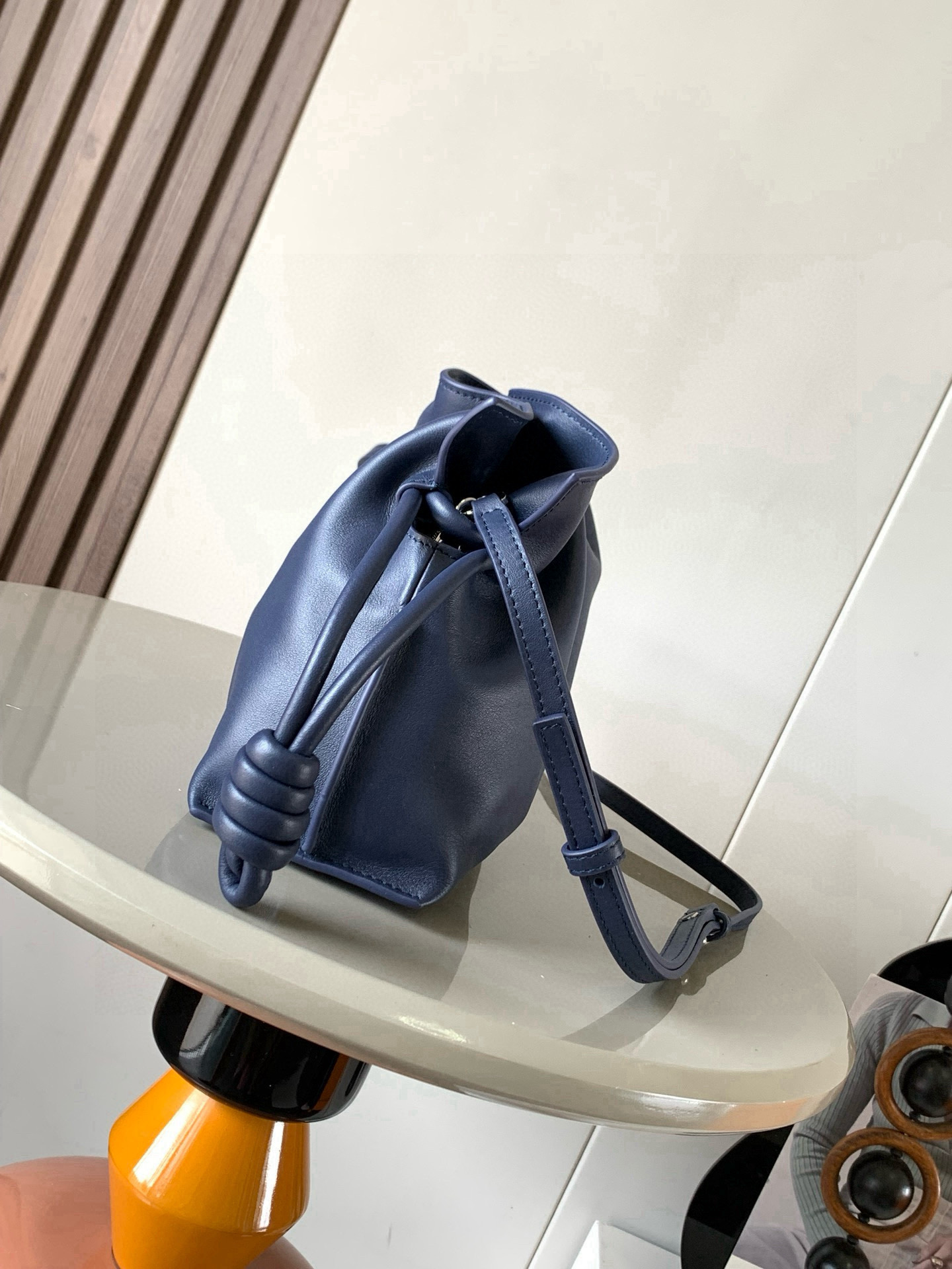 Loewe 新版本福袋迷你23CM 新款纳帕牛皮革Flamenco手拿包福袋 采用拉绳收紧