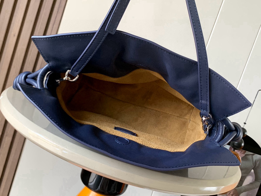 Loewe 新版本福袋迷你23CM 新款纳帕牛皮革Flamenco手拿包福袋 采用拉绳收紧
