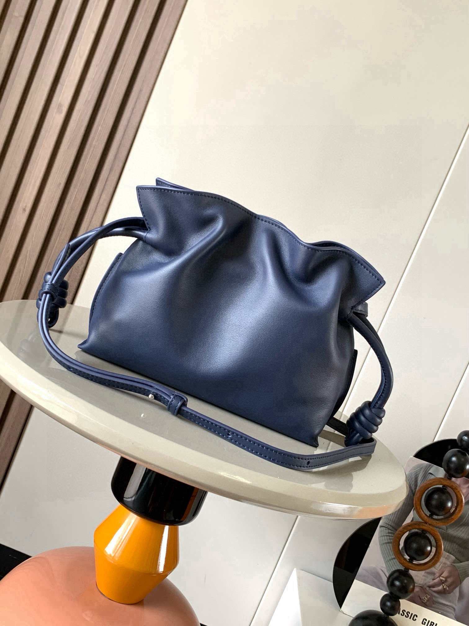 Loewe 新版本福袋迷你23CM 新款纳帕牛皮革Flamenco手拿包福袋 采用拉绳收紧
