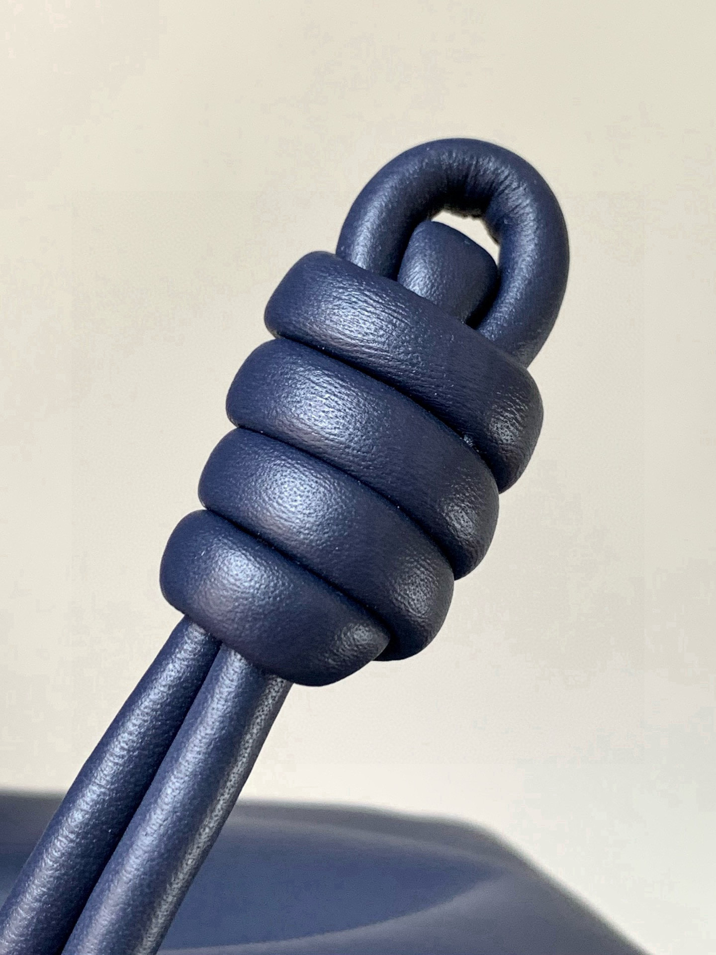 Loewe 新版本福袋迷你23CM 新款纳帕牛皮革Flamenco手拿包福袋 采用拉绳收紧