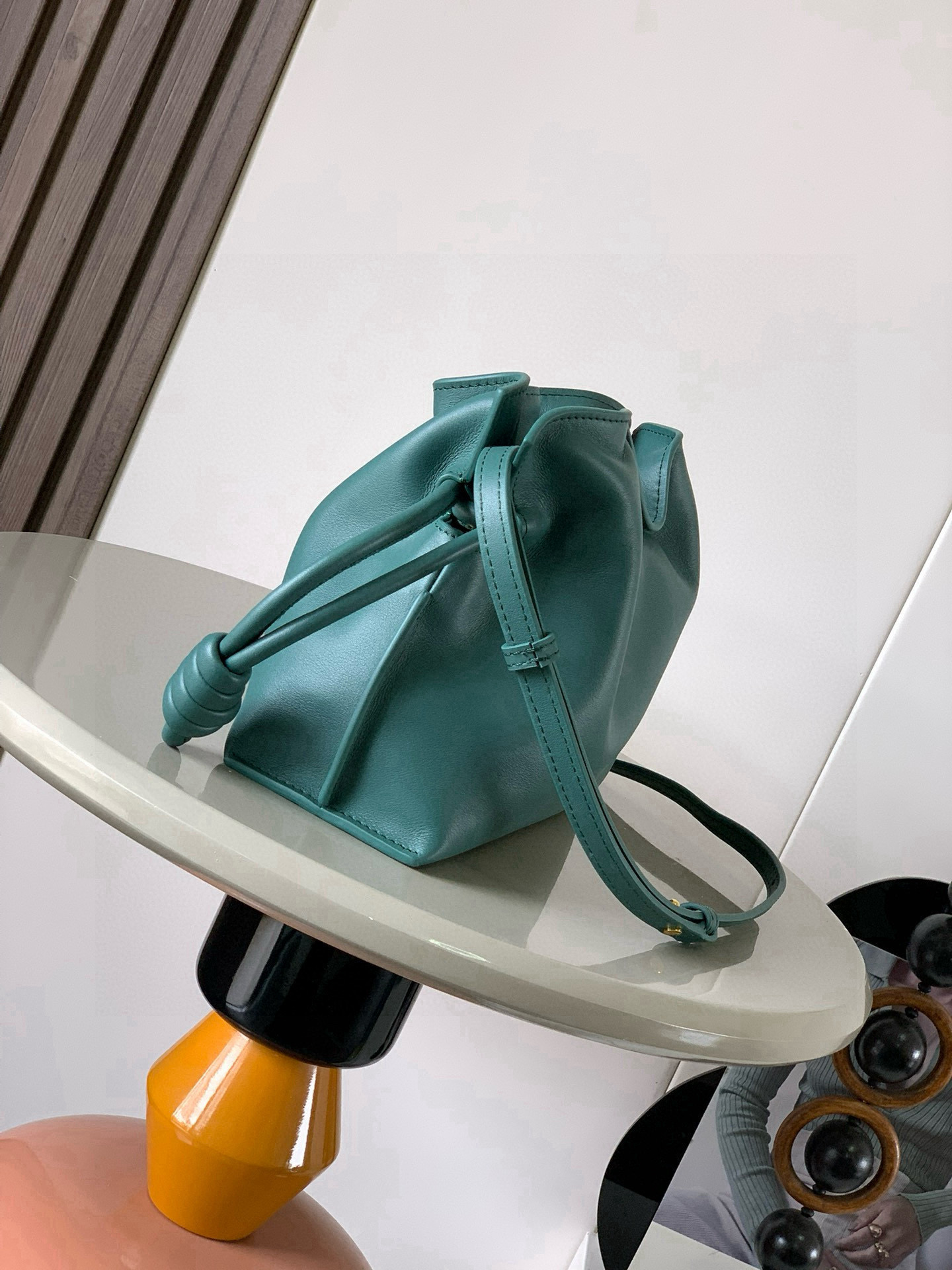 Loewe 新版本福袋迷你23CM 新款纳帕牛皮革Flamenco手拿包福袋 采用拉绳收紧