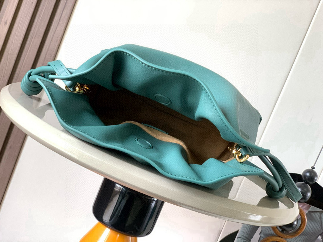 Loewe 新版本福袋迷你23CM 新款纳帕牛皮革Flamenco手拿包福袋 采用拉绳收紧