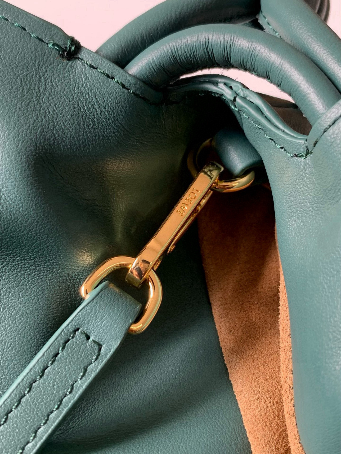 Loewe 新版本福袋迷你23CM 新款纳帕牛皮革Flamenco手拿包福袋 采用拉绳收紧