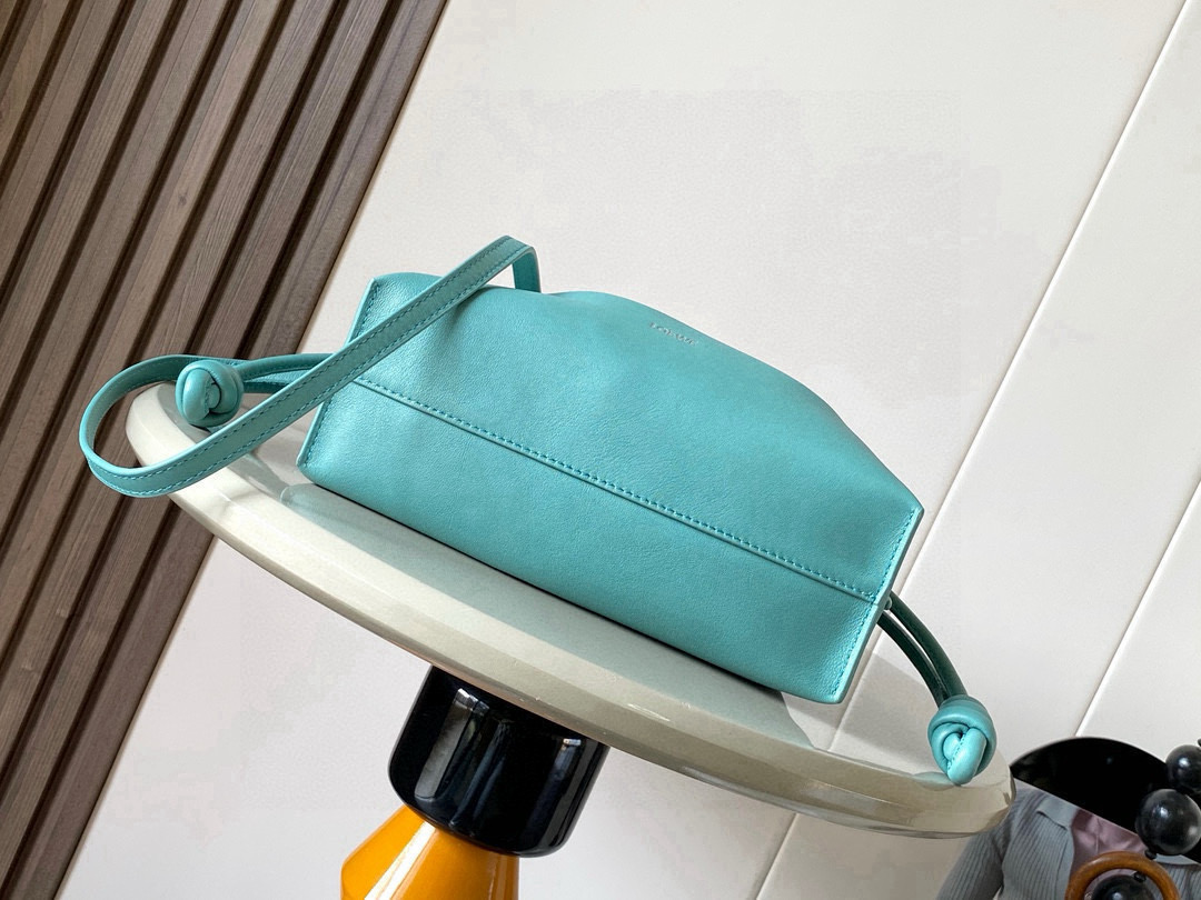 Loewe 新版本福袋迷你23CM 新款纳帕牛皮革Flamenco手拿包福袋 采用拉绳收紧