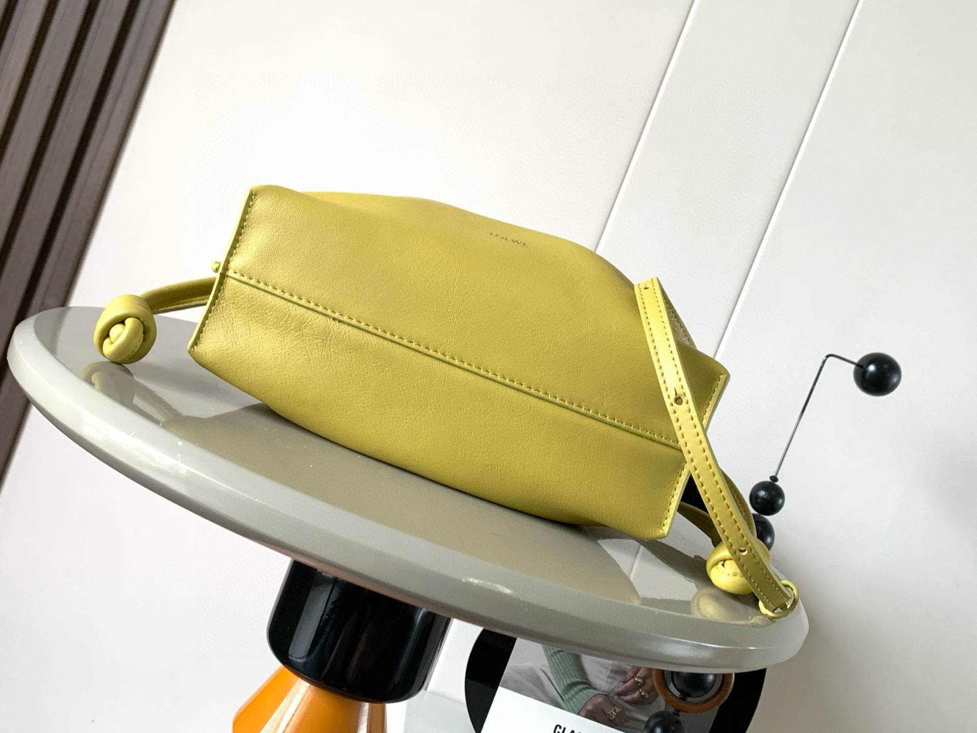 Loewe 新版本福袋迷你23CM 新款纳帕牛皮革Flamenco手拿包福袋 采用拉绳收紧