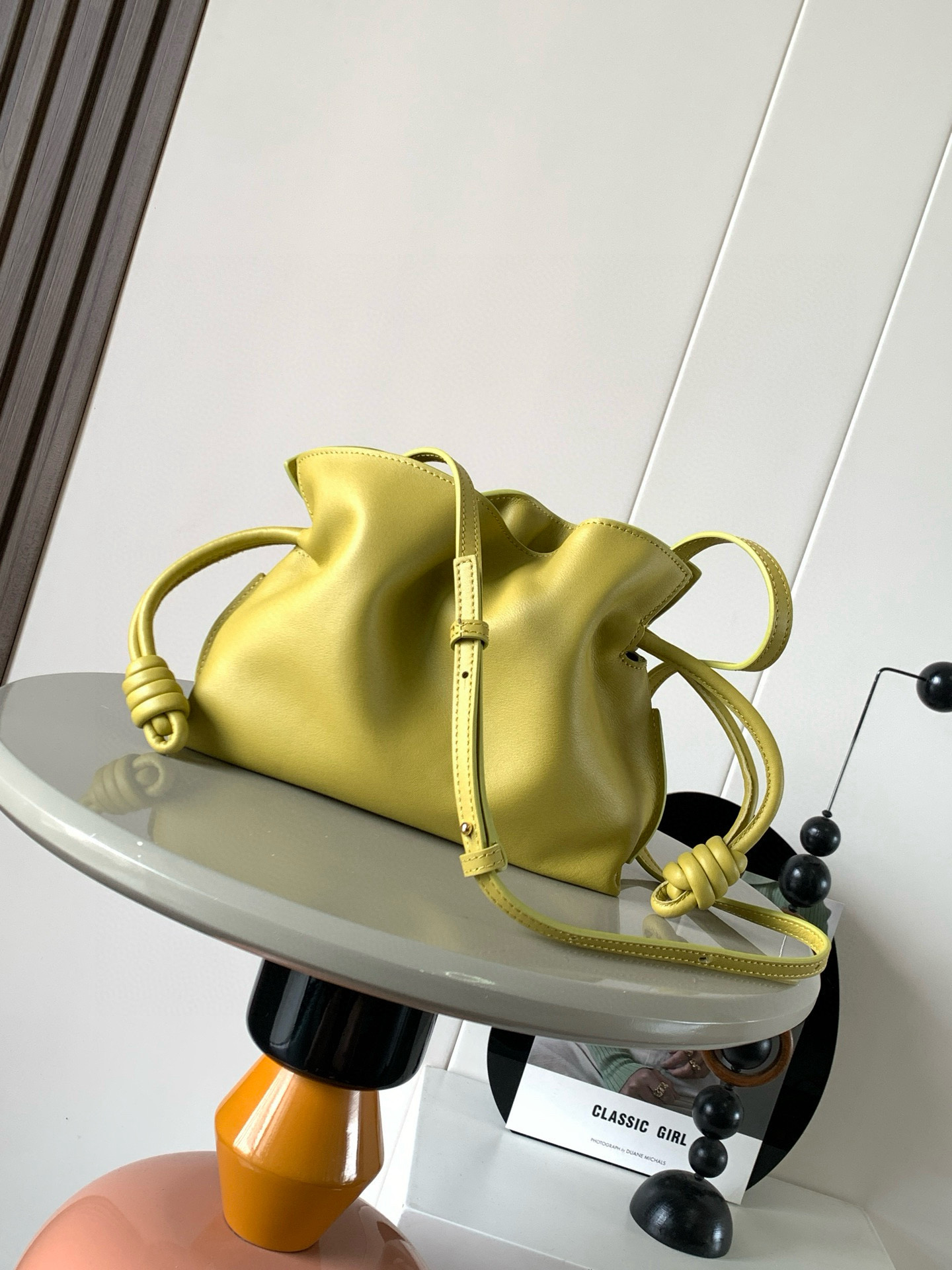 Loewe 新版本福袋迷你23CM 新款纳帕牛皮革Flamenco手拿包福袋 采用拉绳收紧