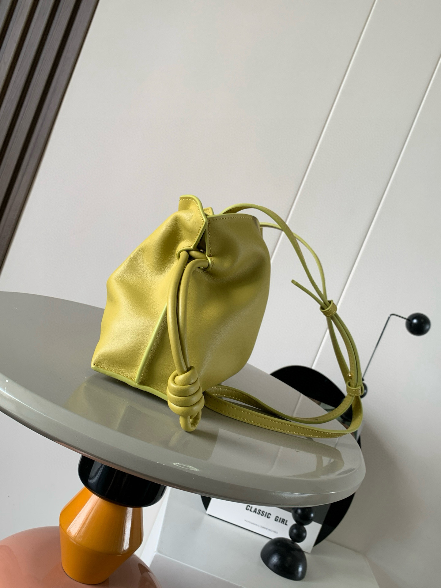 Loewe 新版本福袋迷你23CM 新款纳帕牛皮革Flamenco手拿包福袋 采用拉绳收紧