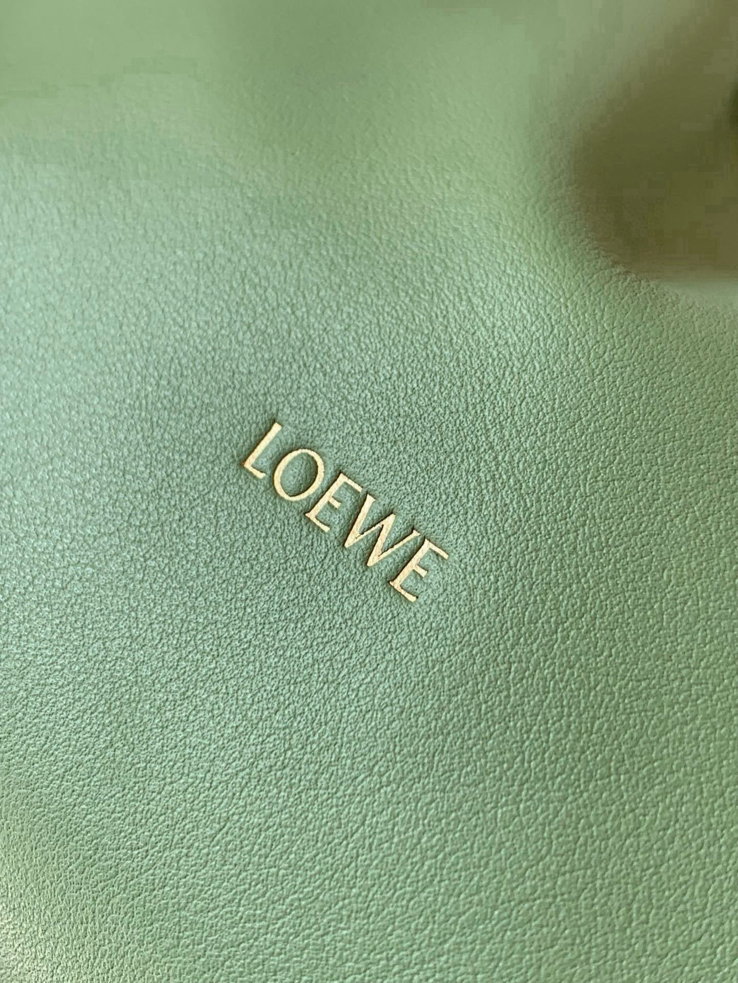 Loewe 新版本福袋迷你23CM 新款纳帕牛皮革Flamenco手拿包福袋 采用拉绳收紧