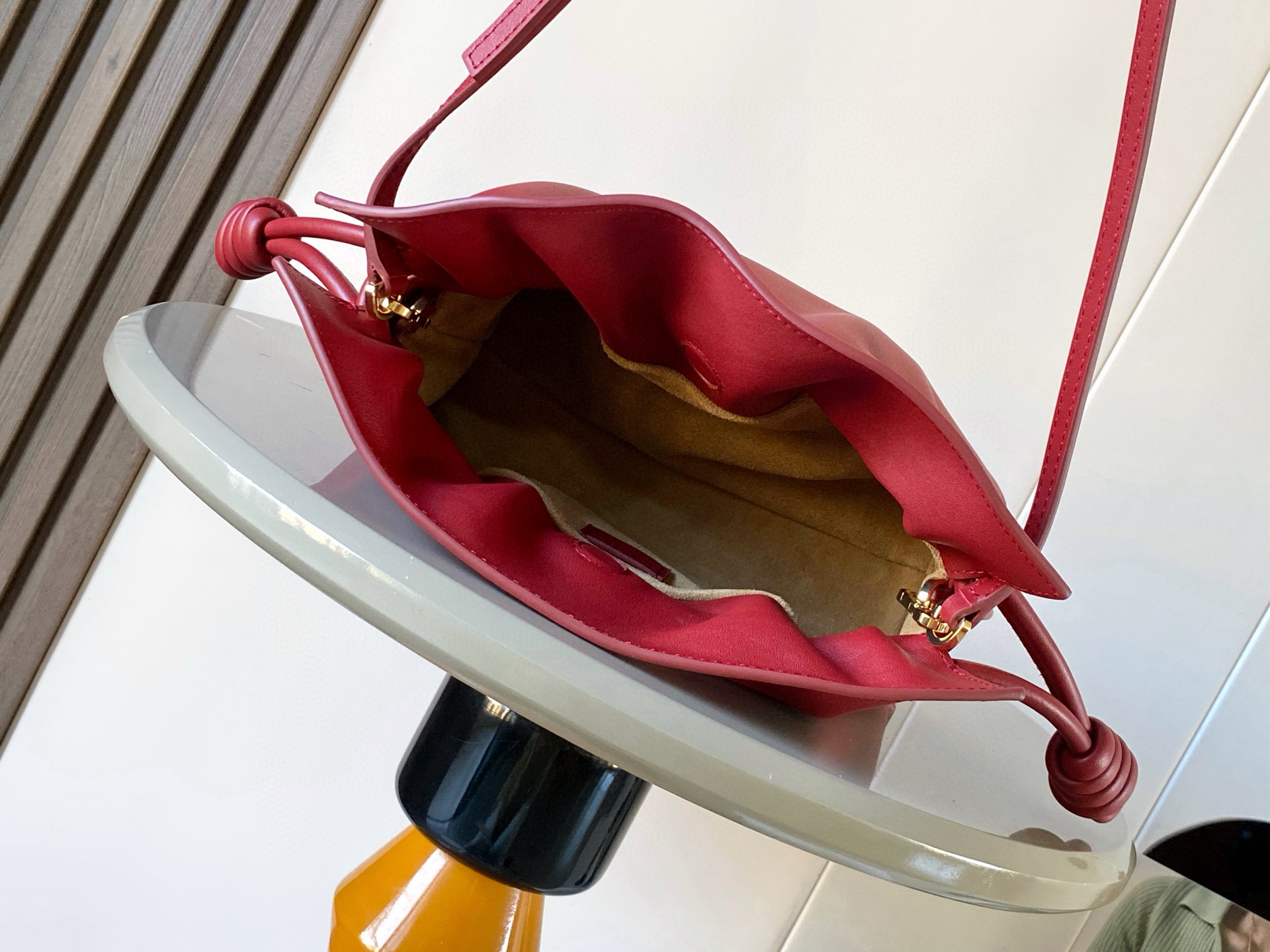 Loewe 新版本福袋迷你23CM 新款纳帕牛皮革Flamenco手拿包福袋 采用拉绳收紧
