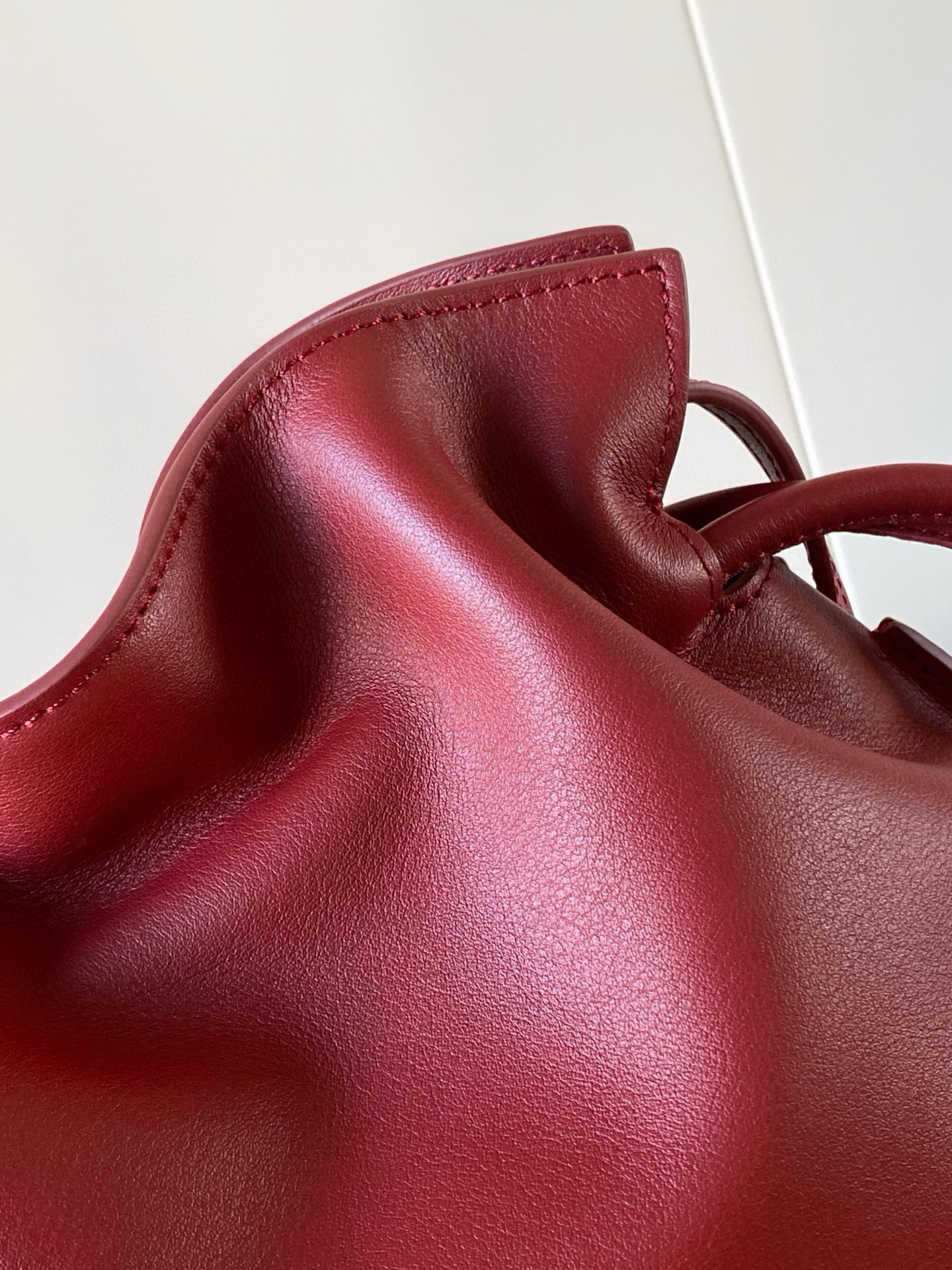 Loewe 新版本福袋迷你23CM 新款纳帕牛皮革Flamenco手拿包福袋 采用拉绳收紧