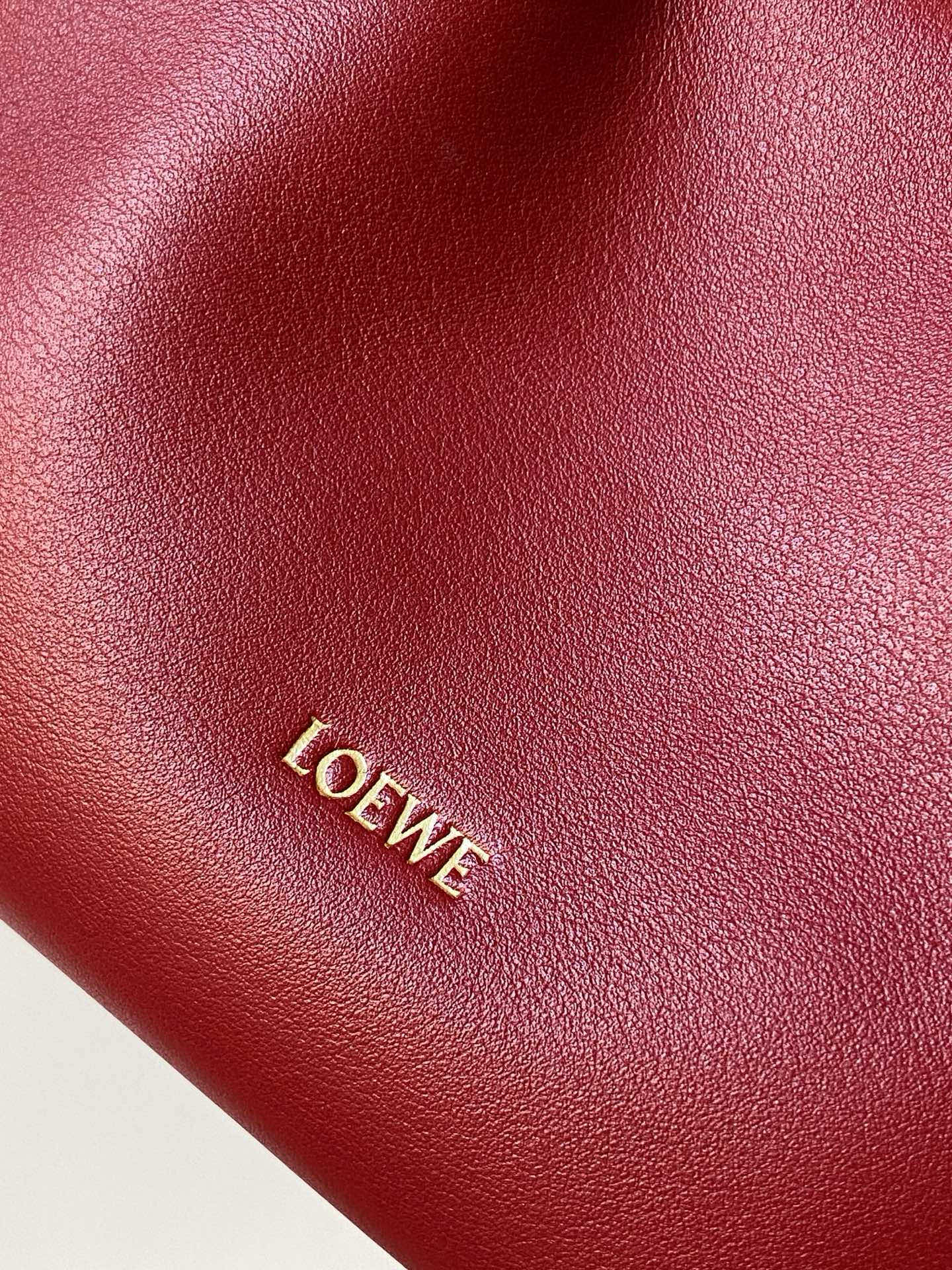 Loewe 新版本福袋迷你23CM 新款纳帕牛皮革Flamenco手拿包福袋 采用拉绳收紧
