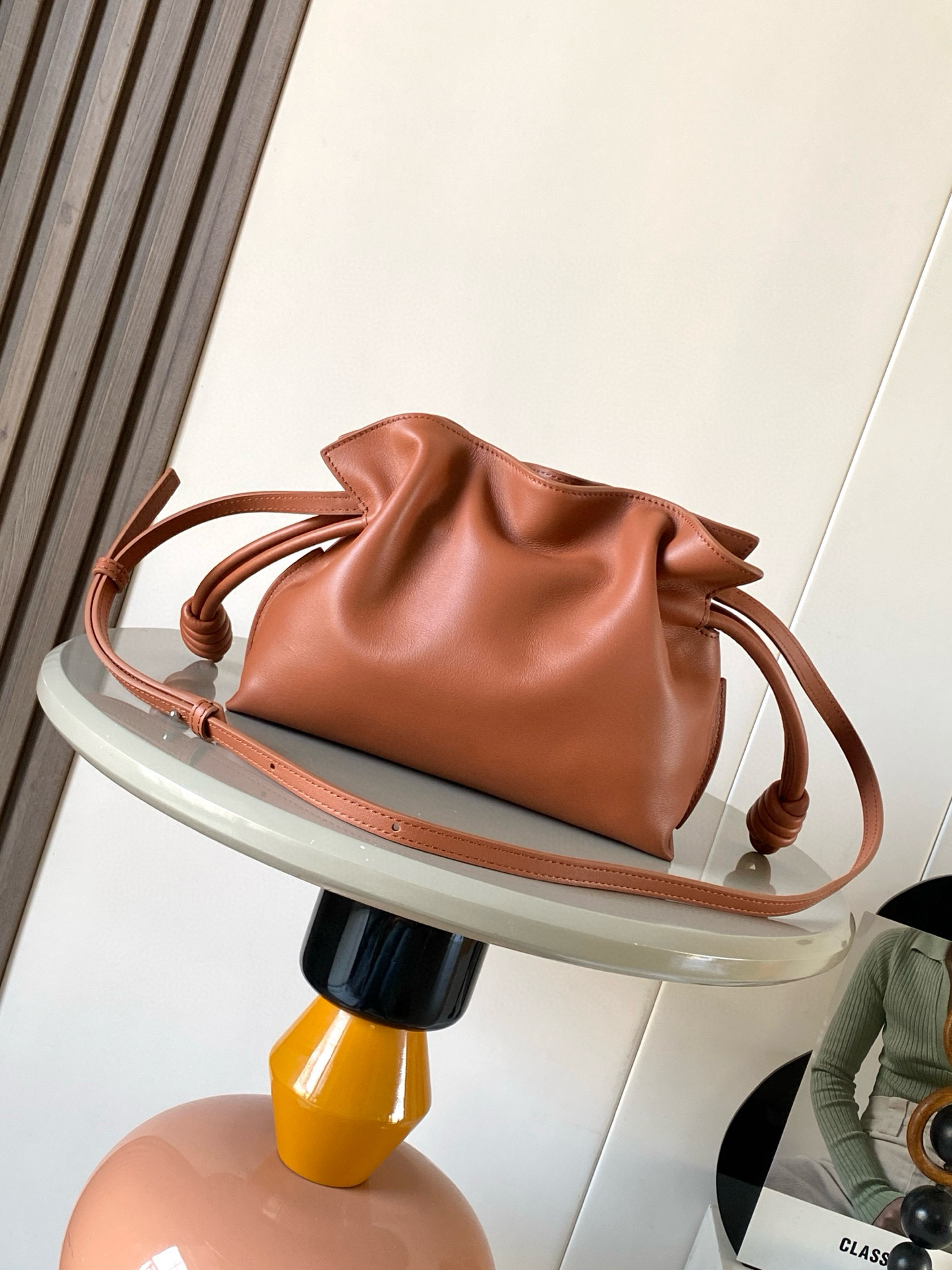 Loewe 新版本福袋迷你23CM 新款纳帕牛皮革Flamenco手拿包福袋 采用拉绳收紧