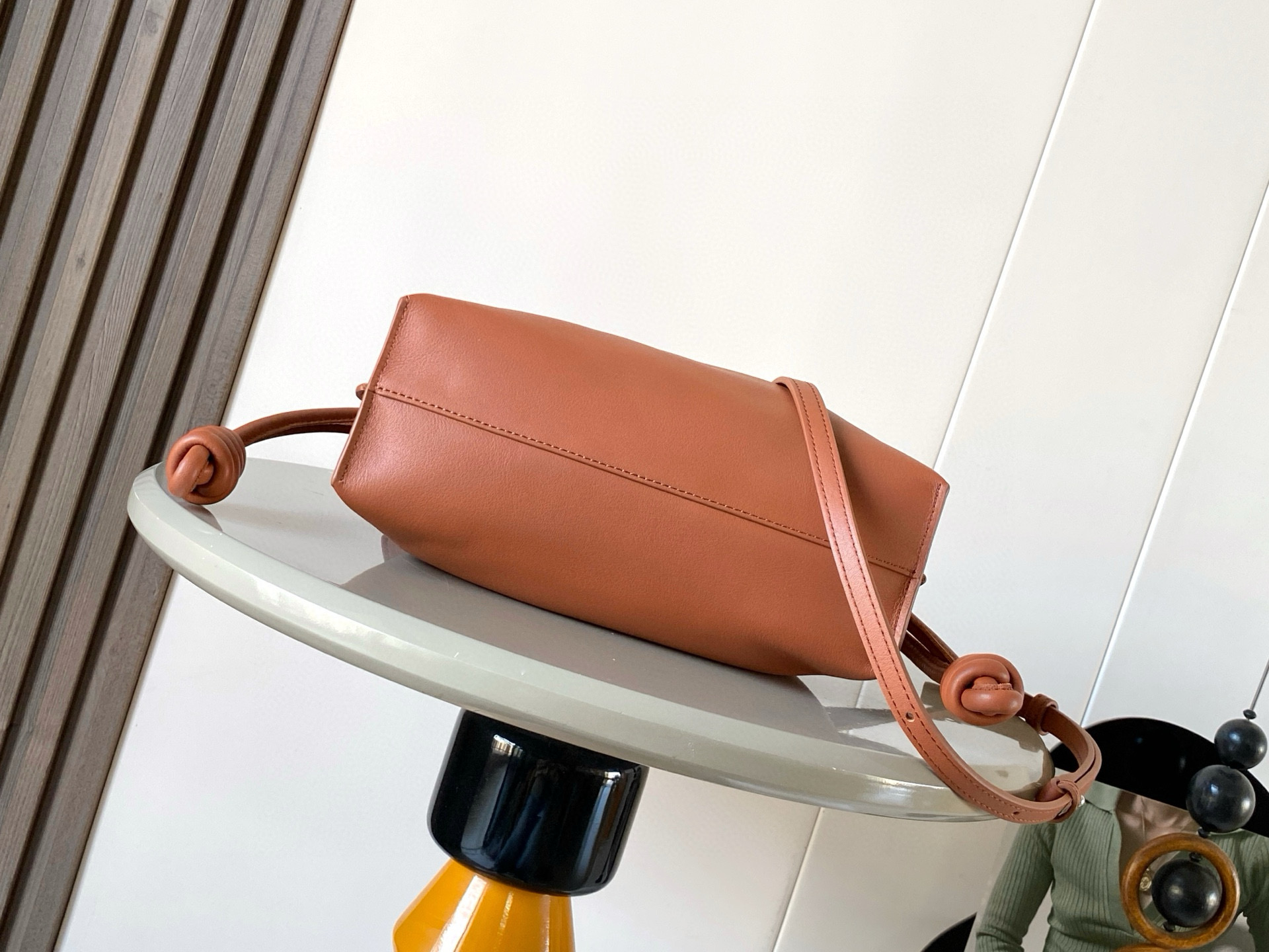 Loewe 新版本福袋迷你23CM 新款纳帕牛皮革Flamenco手拿包福袋 采用拉绳收紧