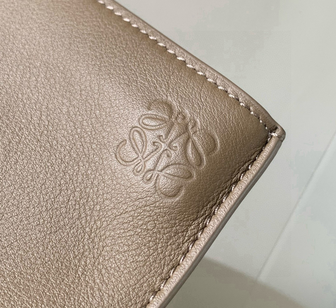 Loewe 男士斜挎包胸包柔软光滑牛皮革和提花布Anton