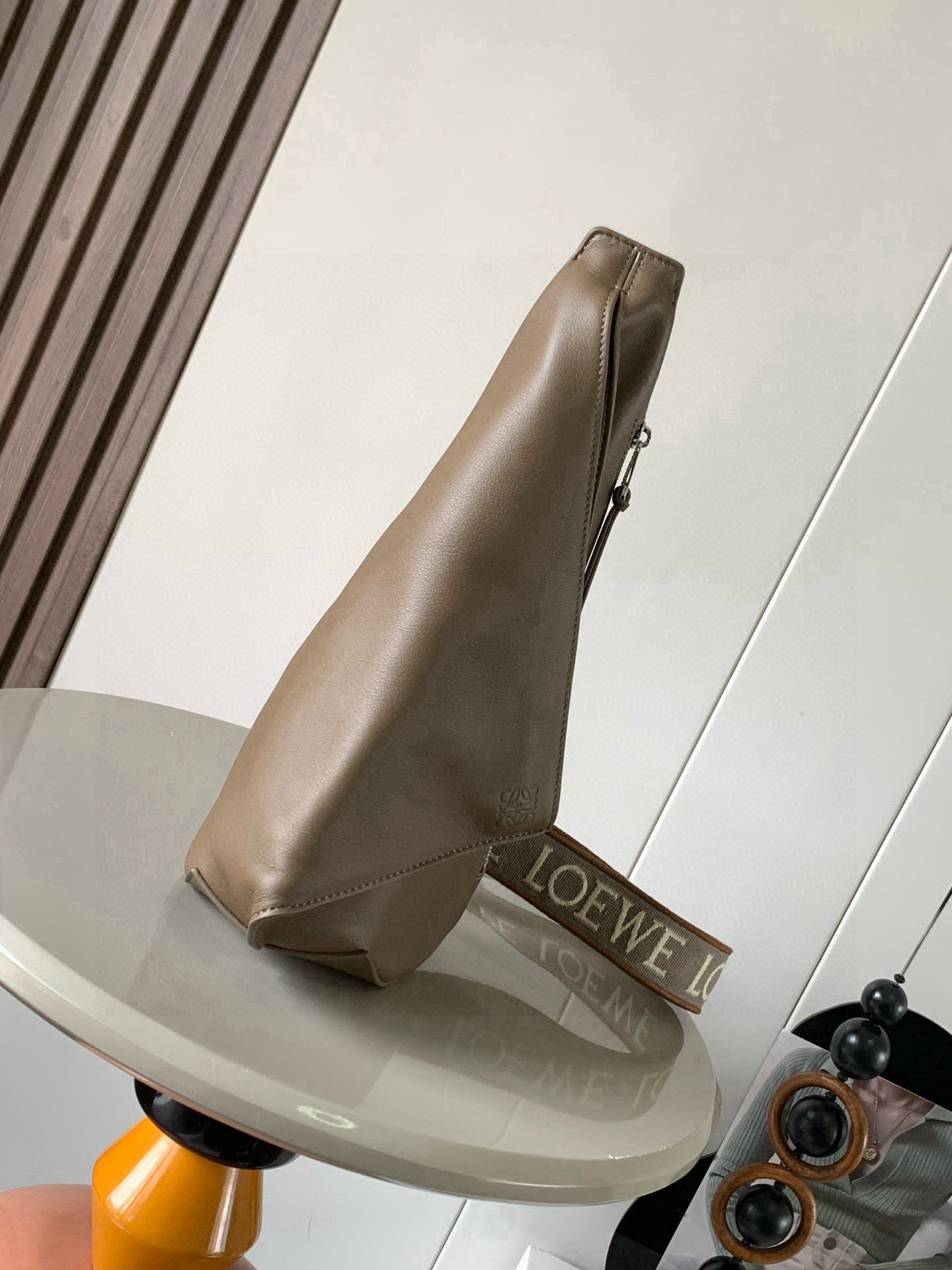 Loewe 男士斜挎包胸包柔软光滑牛皮革和提花布Anton