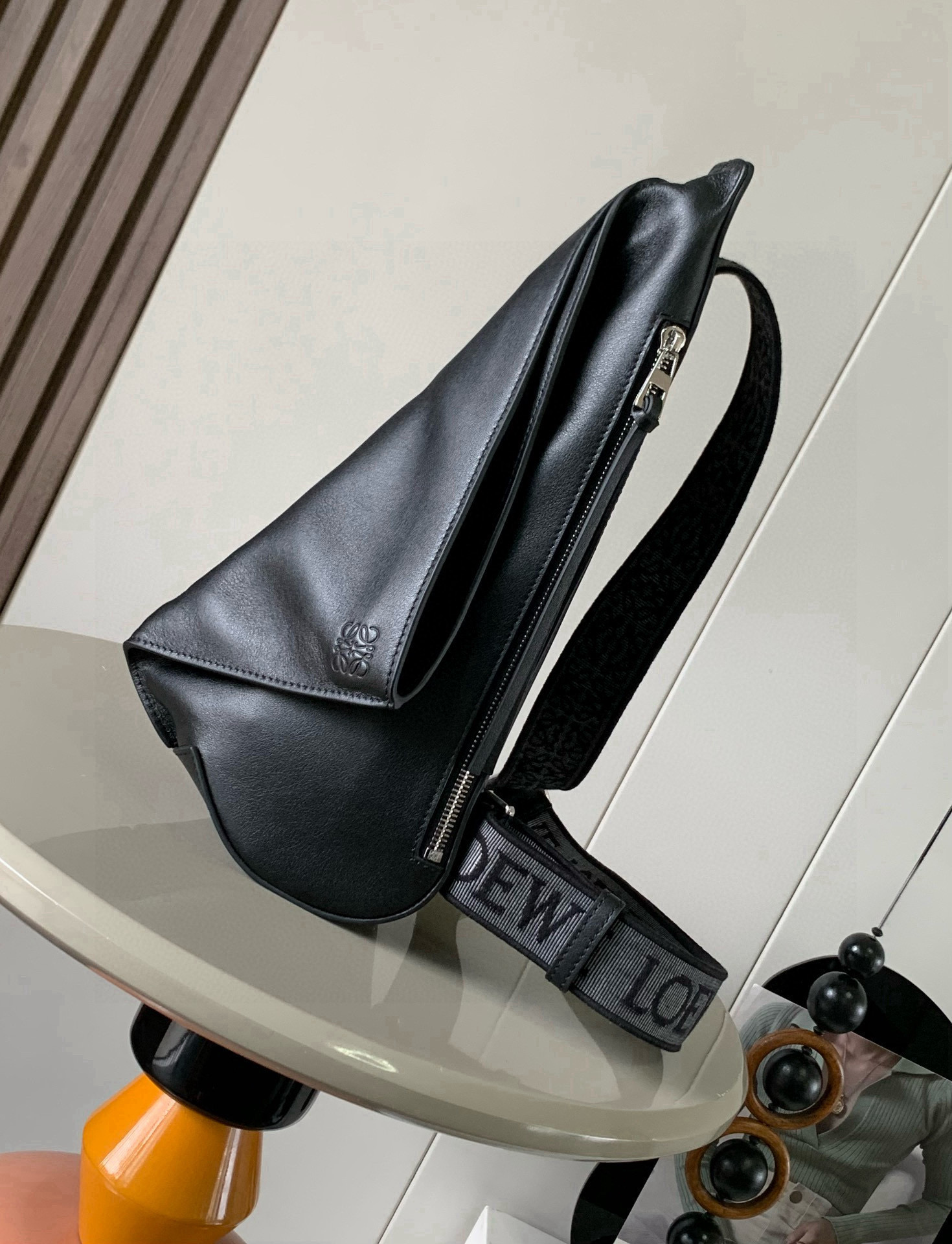 Loewe 男士斜挎包胸包柔软光滑牛皮革和提花布Anton