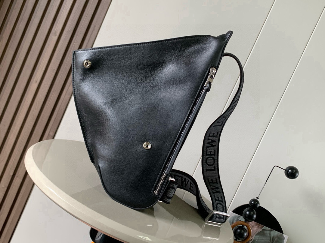 Loewe 男士斜挎包胸包柔软光滑牛皮革和提花布Anton