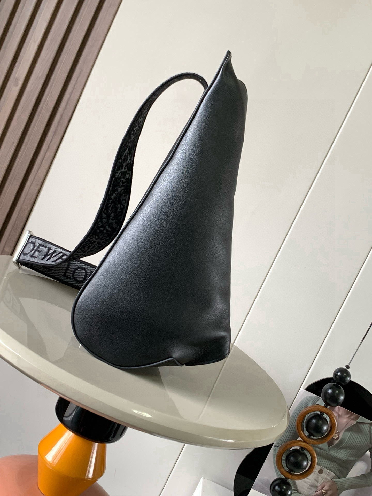 Loewe 男士斜挎包胸包柔软光滑牛皮革和提花布Anton