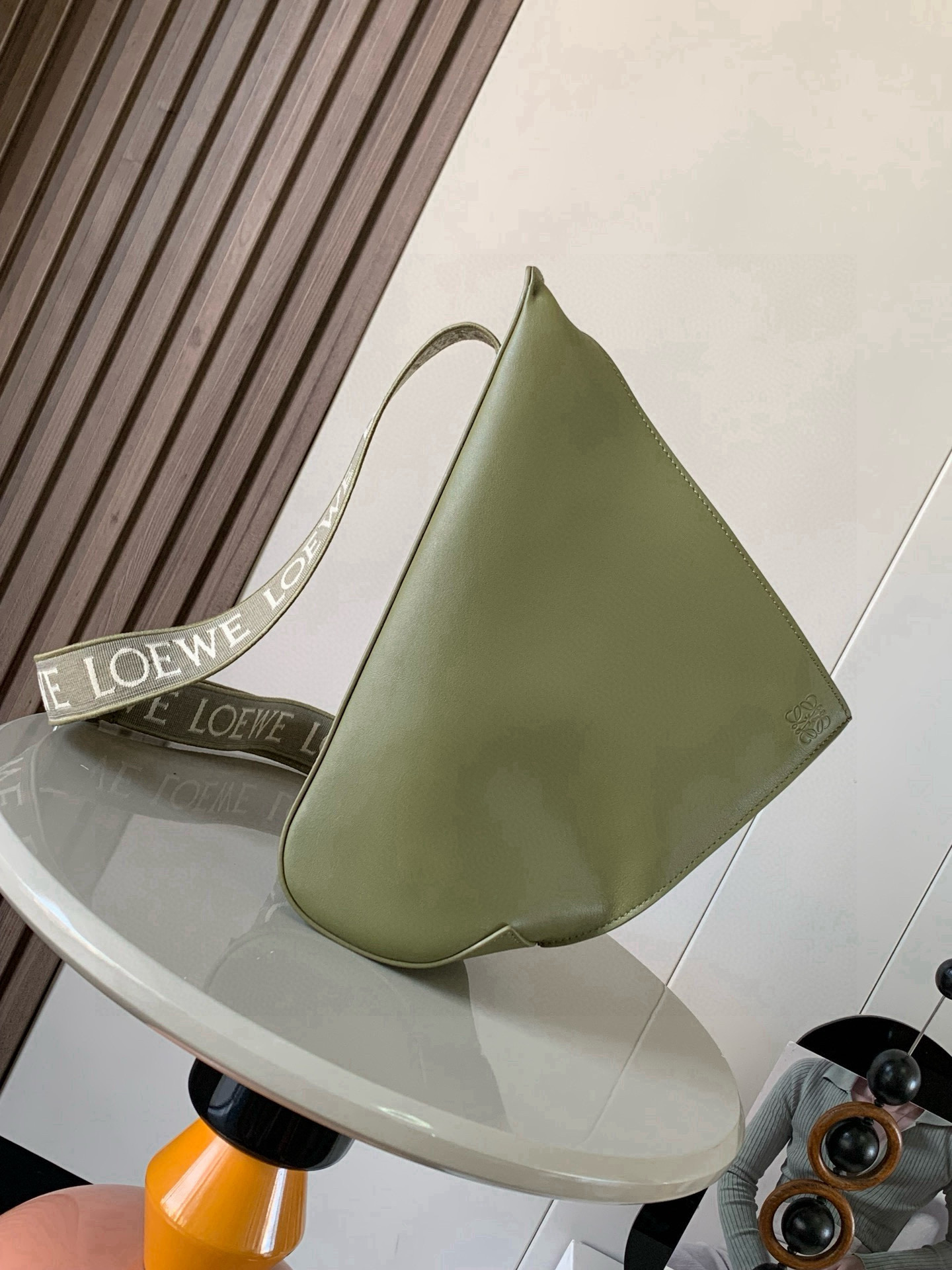 Loewe 男士斜挎包胸包柔软光滑牛皮革和提花布Anton