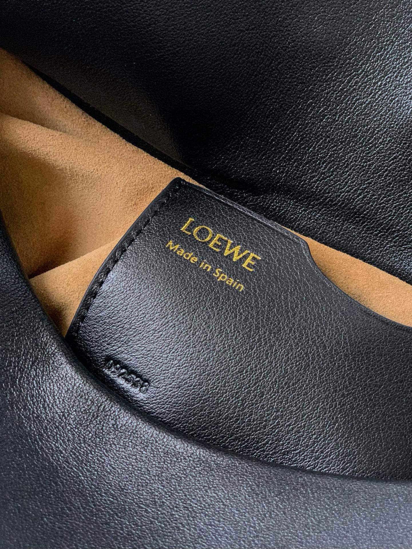 Loewe 中号光滑牛皮革 Ola 手袋 Ola