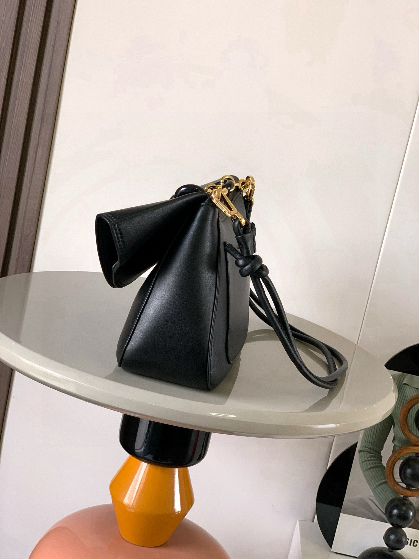 Loewe 中号光滑牛皮革 Ola 手袋 Ola