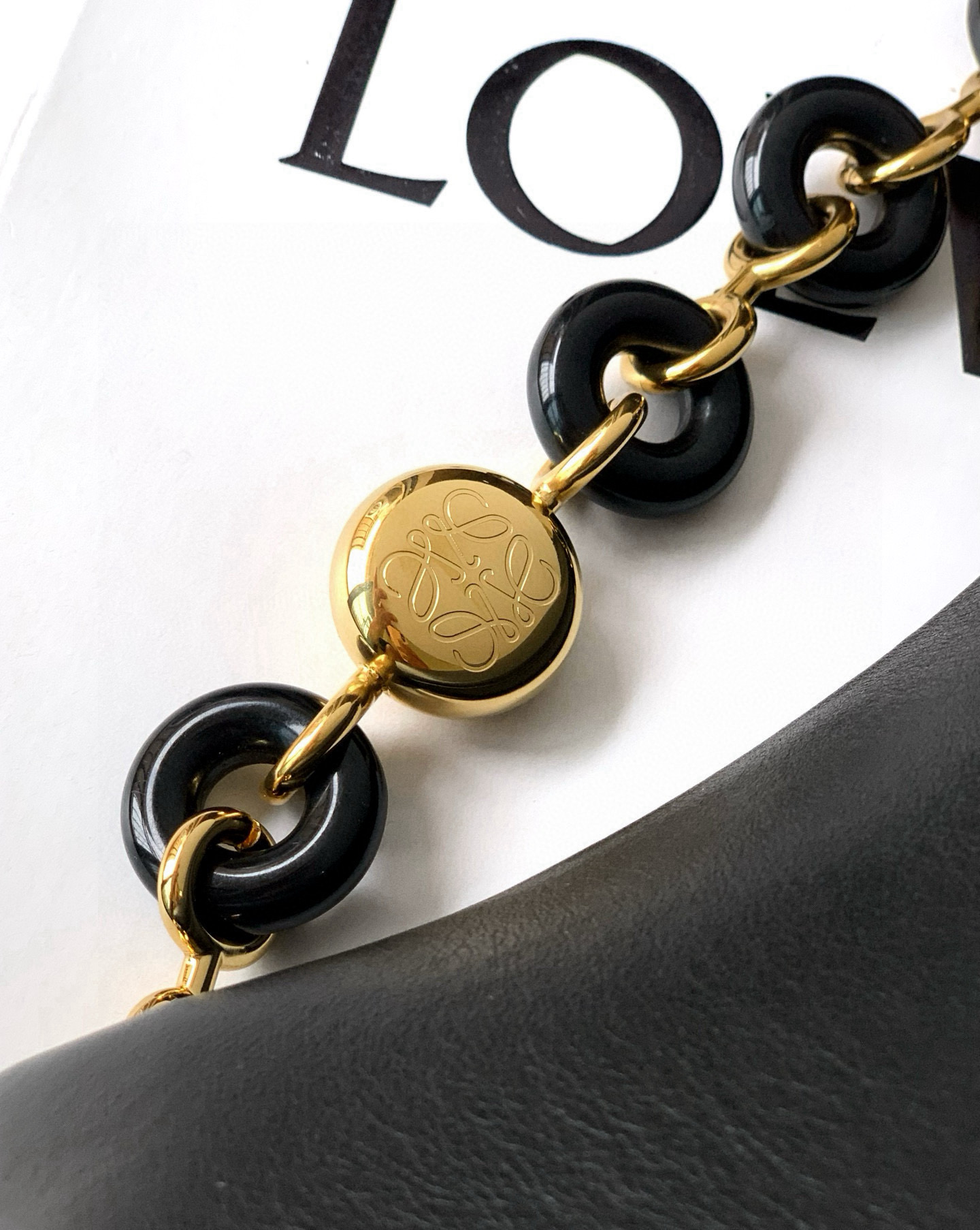 Loewe 中号光滑牛皮革 Ola 手袋 Ola